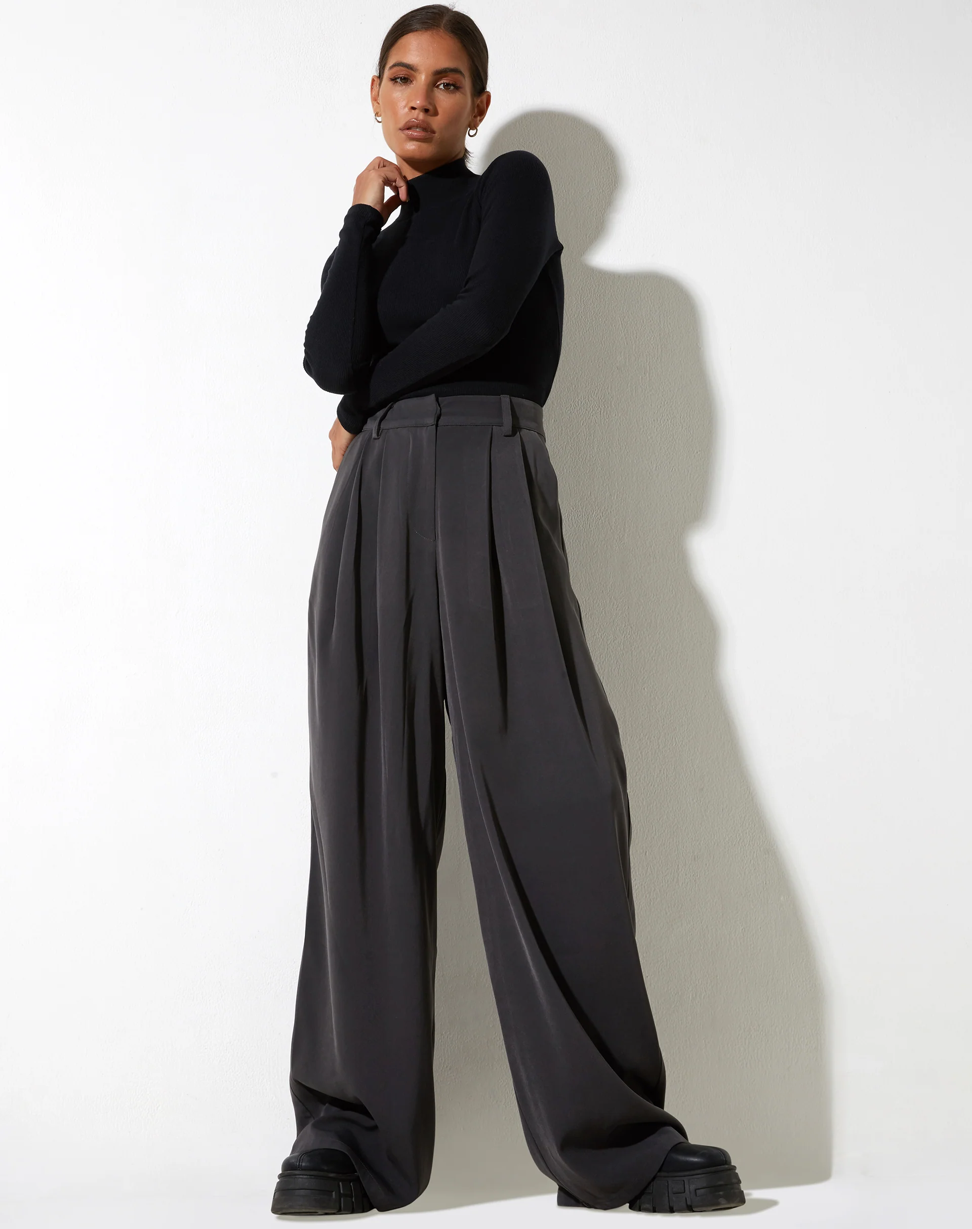 Yeka Trouser in Tailoring Charcoal - Awmao