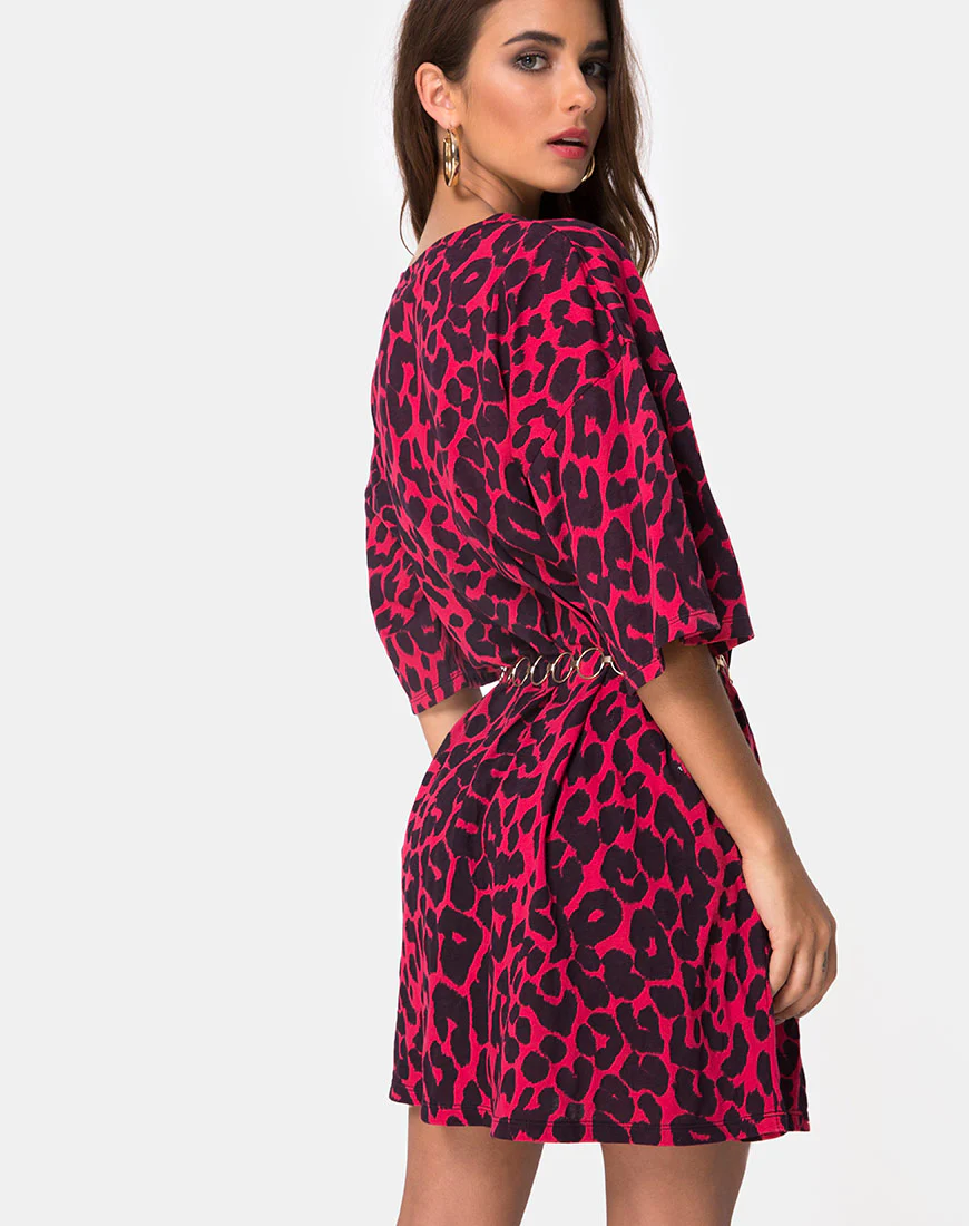 Sunny Kiss Tee in Oversize Jaguar Red - Awmao