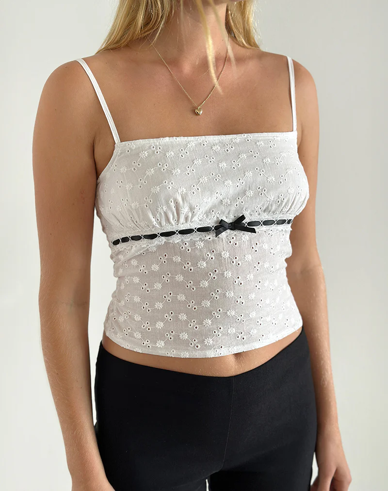 Katisa Top in Broderie White - Awmao