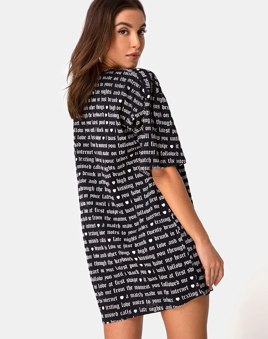 Sunny Kiss Tee in Black with Love At First Swipe Print - Awmao