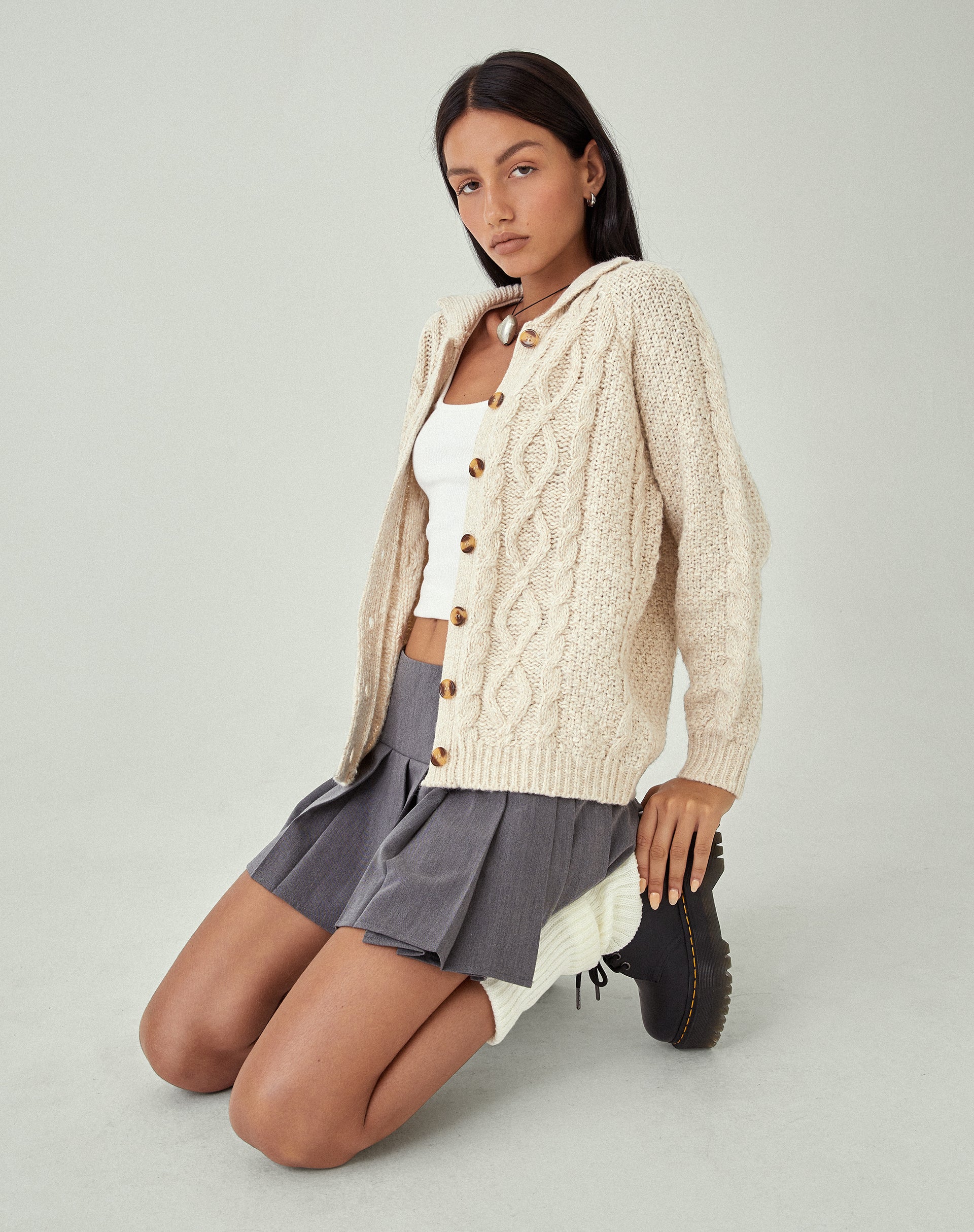 Triny Cardigan in Cable Knit Oatmeal - Awmao