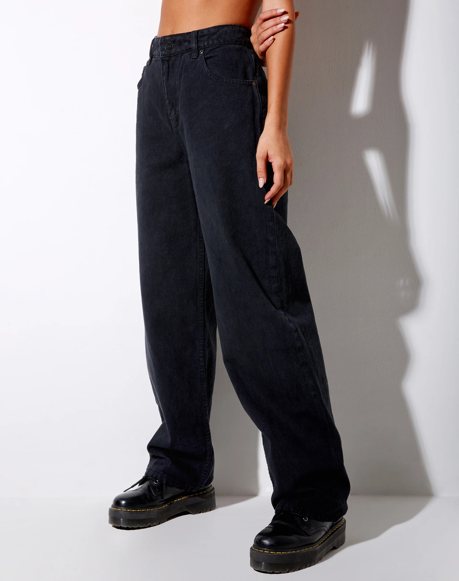 Boyfriend Jean in Black Wash - Awmao