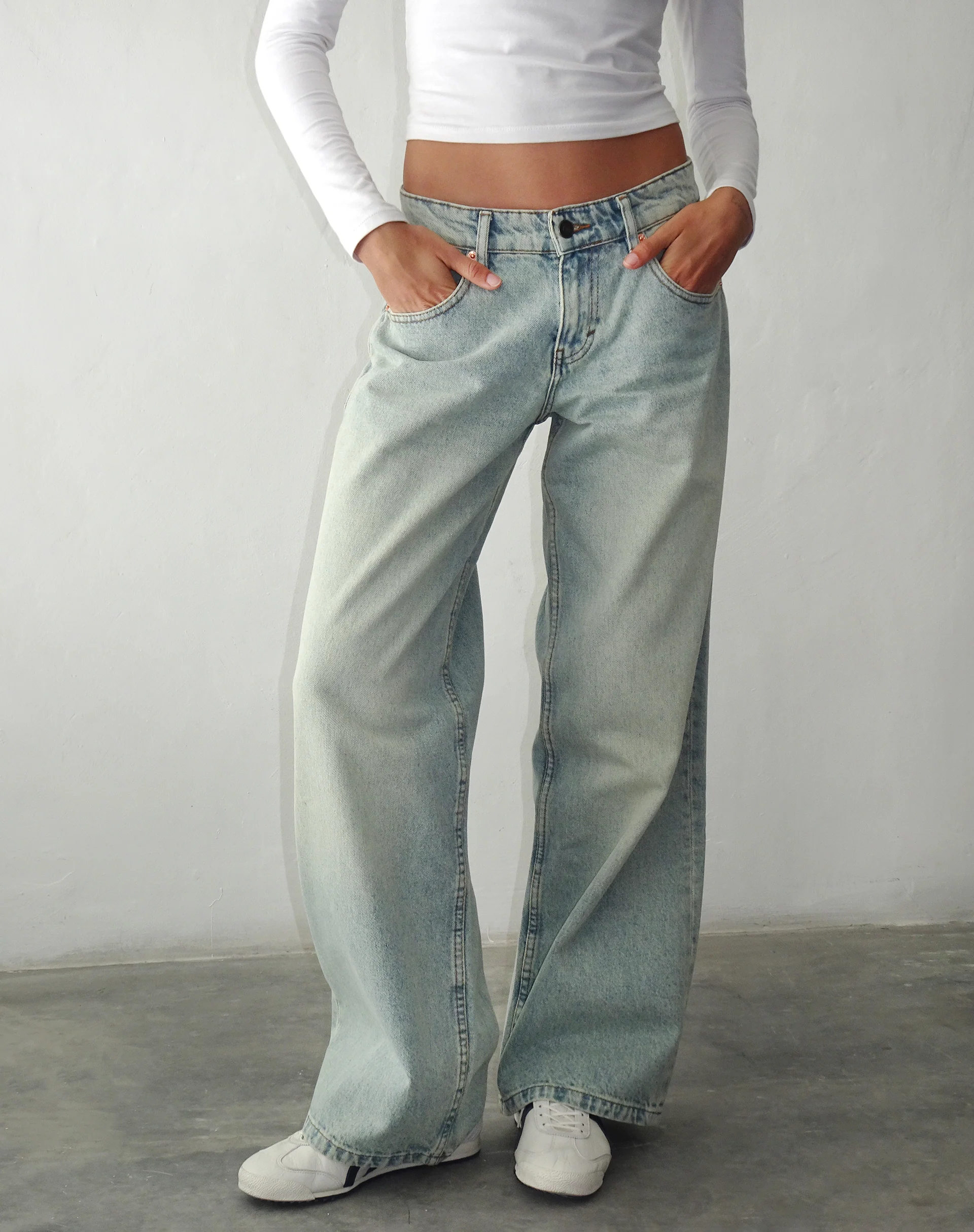 Roomy Extra Wide Low Rise Jeans in Super Bleached Wash - Awmao
