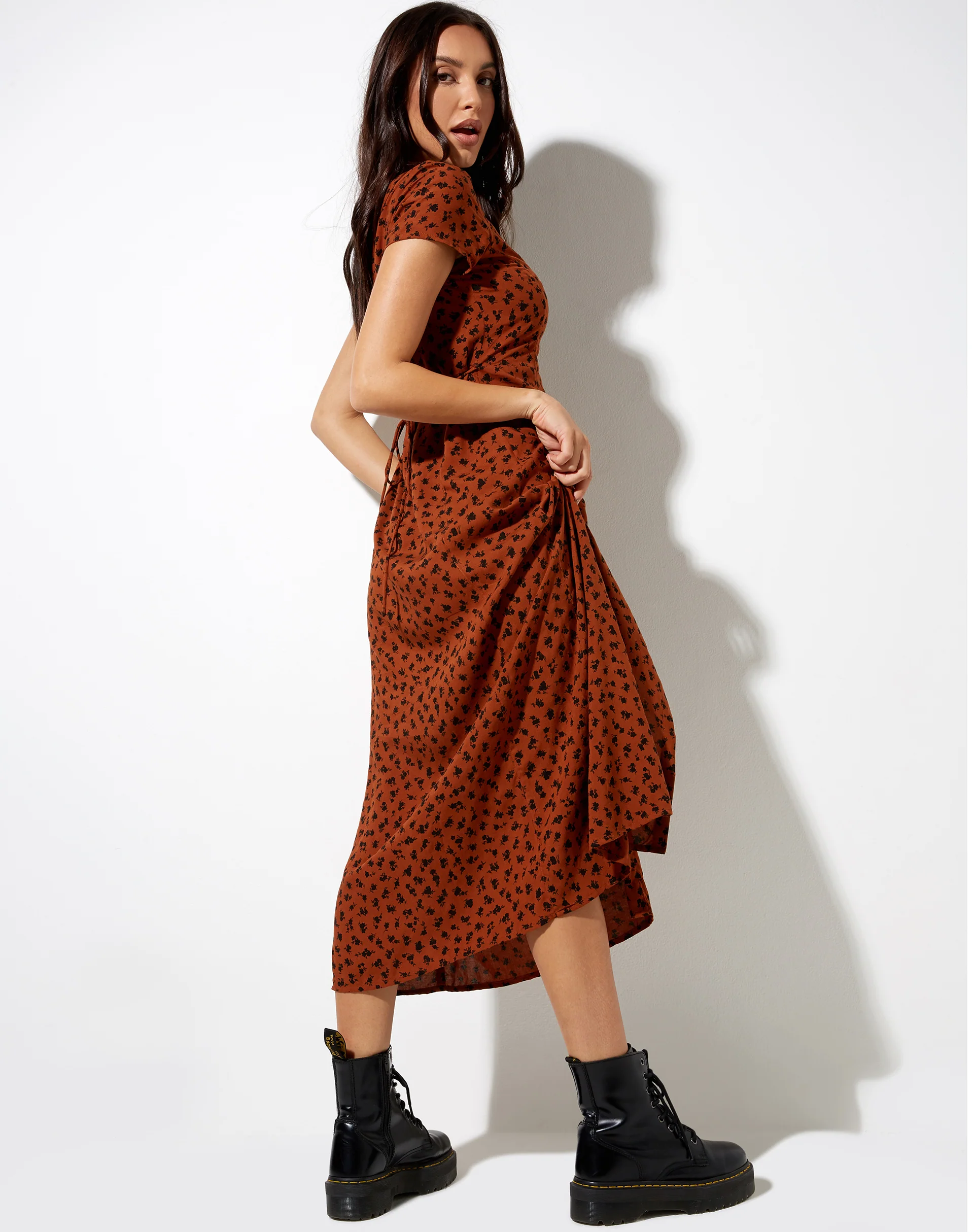 Sanrin Midi Dress in Dainty Daisy Bombay Brown - Awmao