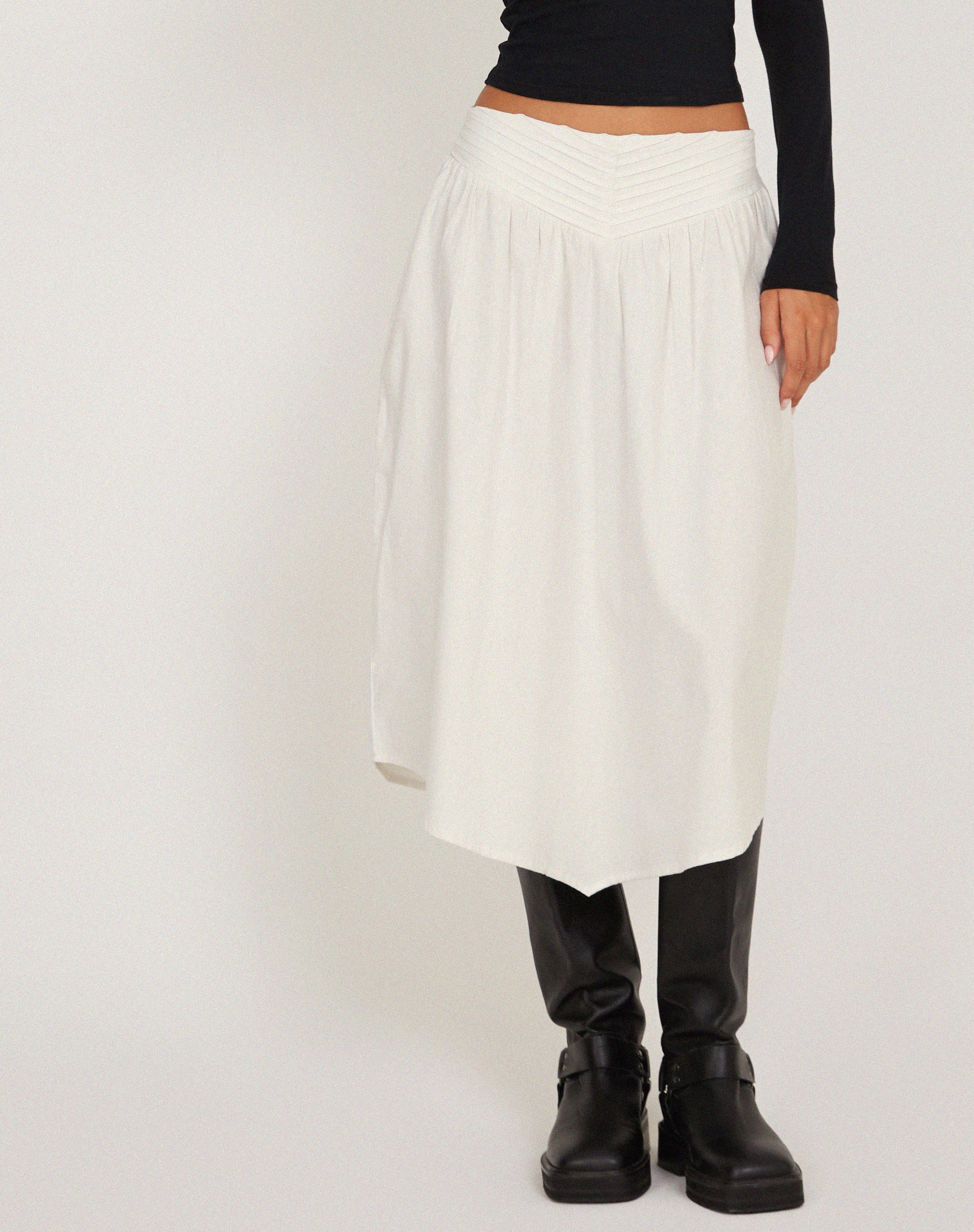 India Midi Skirt in White - Awmao
