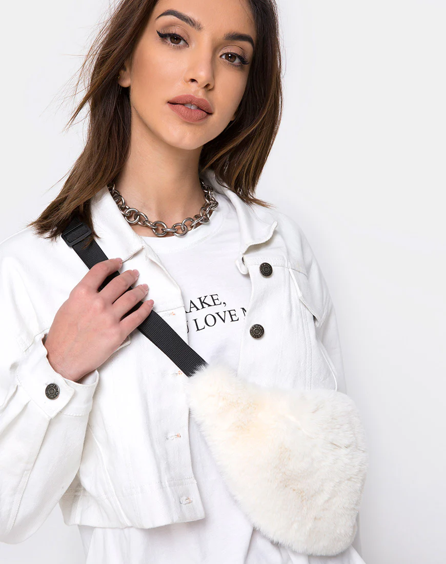 Bumbag in Fur White - Awmao