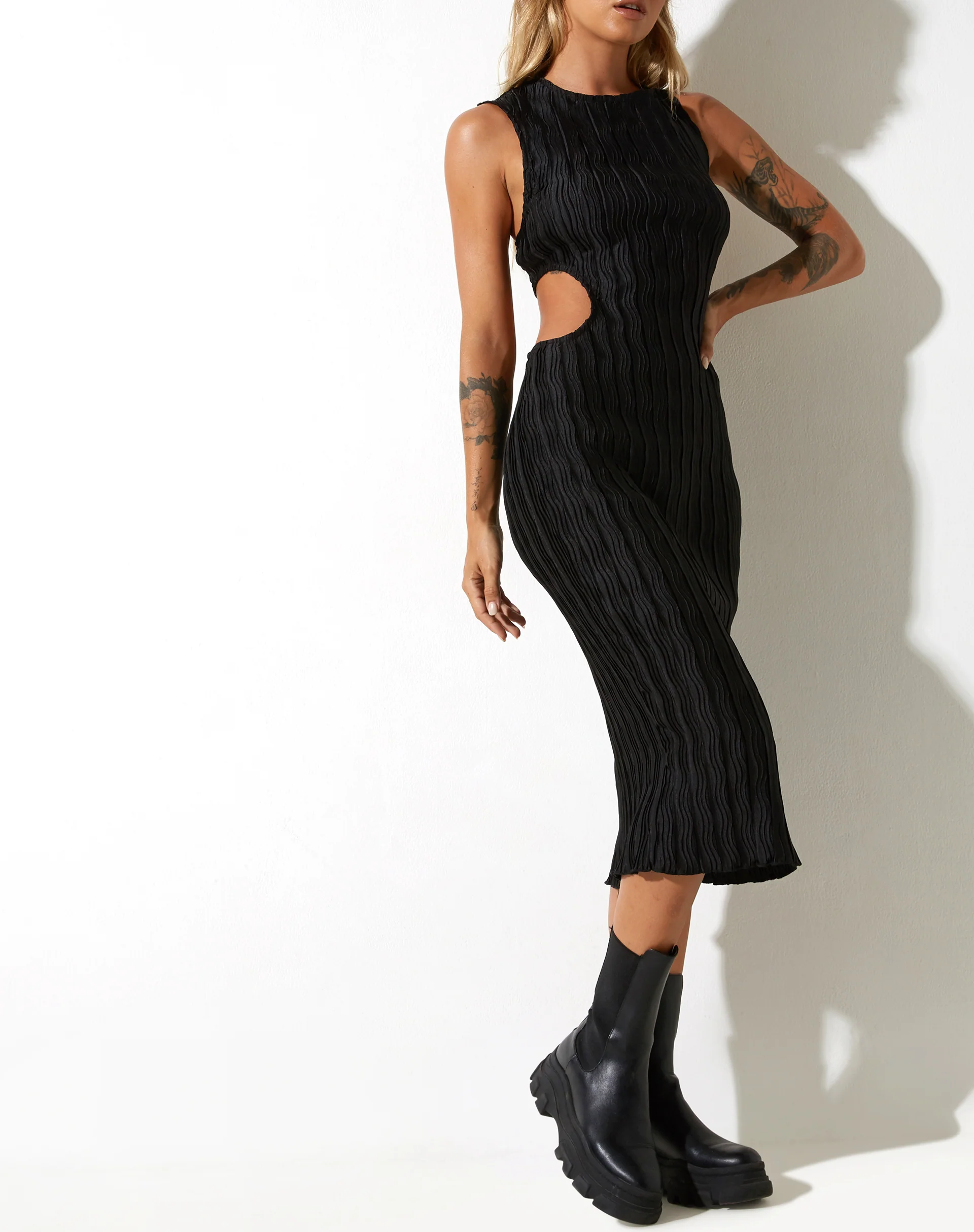 Estonia Midi Dress in Crinkle Black - Awmao