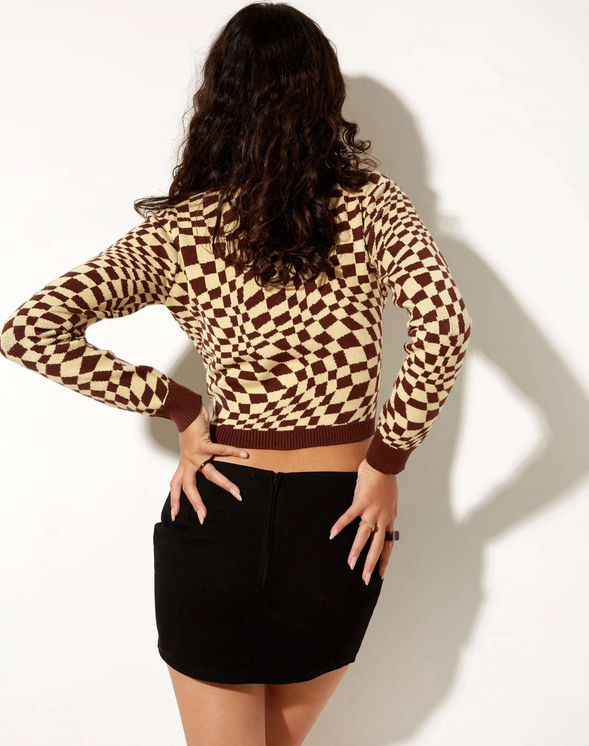 Suho Cardi in Knit Square Flag Coffee Quartz - Awmao