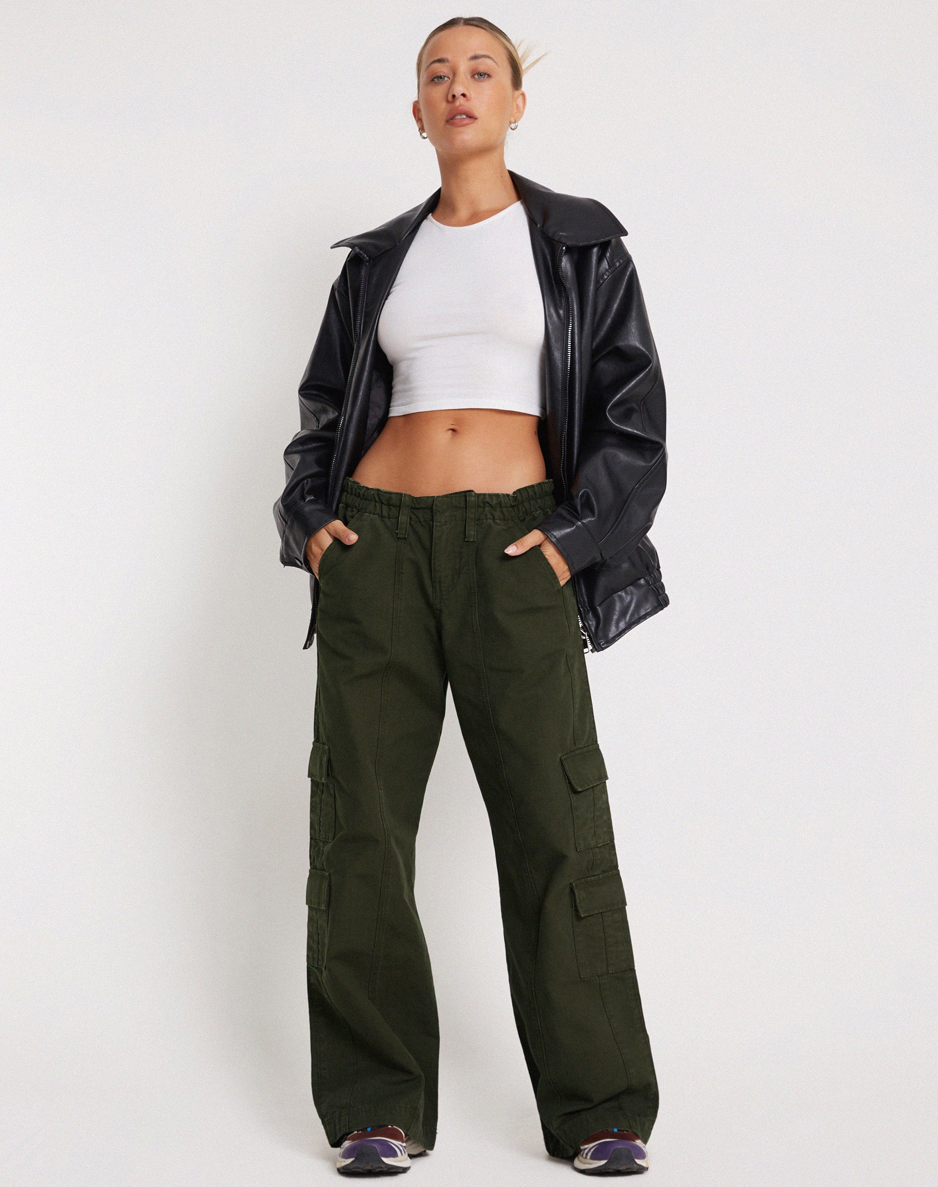 Hansa Cargo Trouser in Dark Olive - Awmao