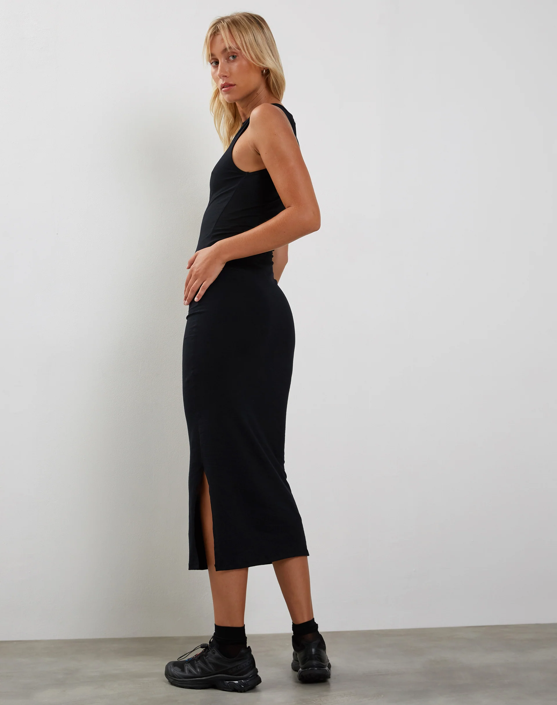 Gelena Midi Dress in Black - Awmao