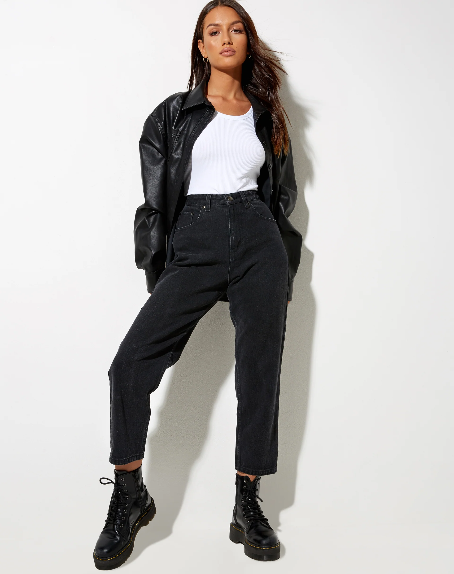 Mom Jeans in Black Wash - Awmao