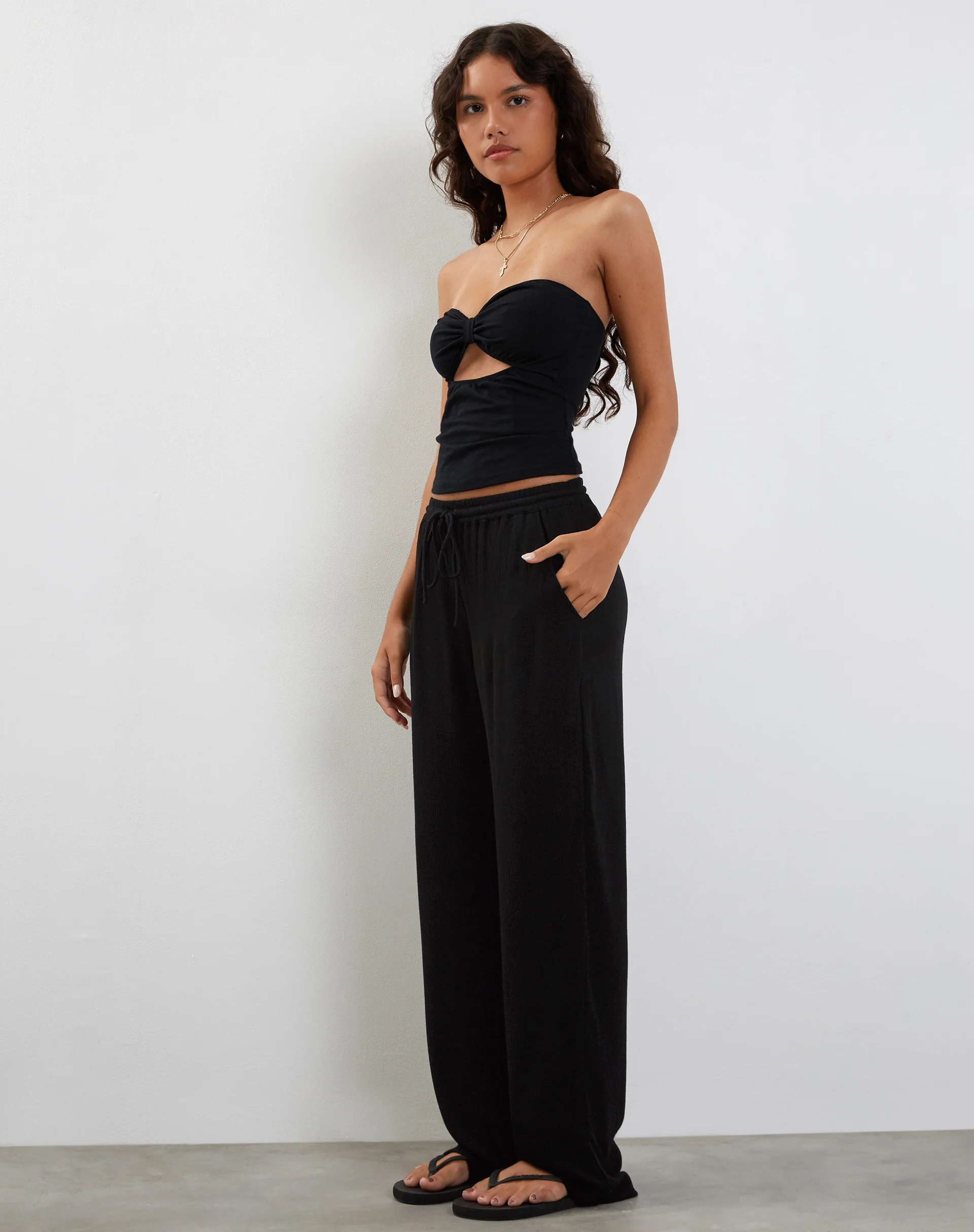 Cisa Wide Leg Trouser in Crinkle Black - Awmao