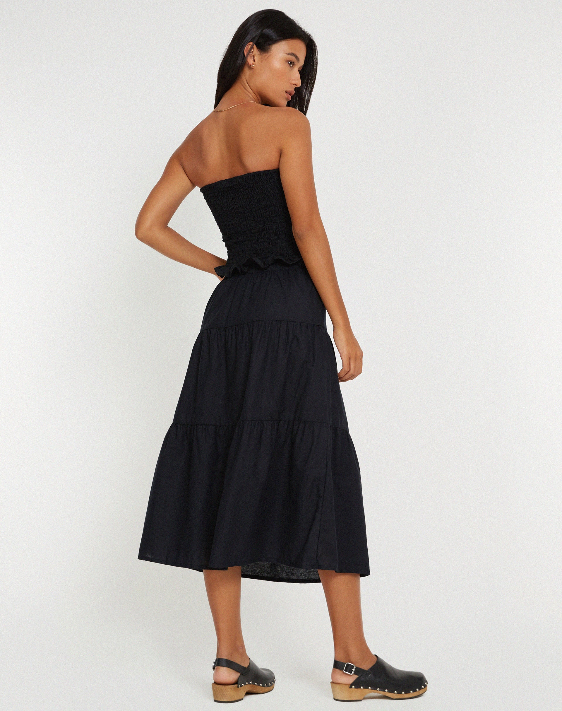 Midaxi Skirt in Black - Awmao