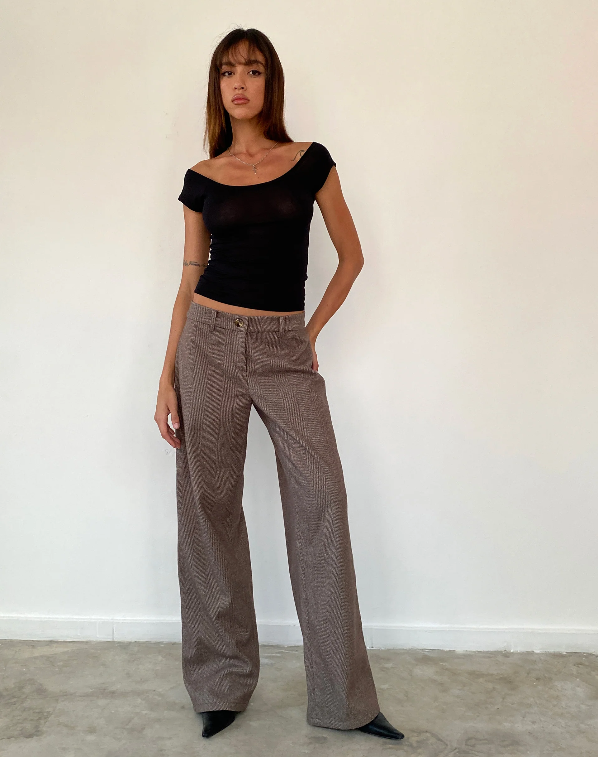 Helsa Low Rise Trouser in Dark Brown Tailoring - Awmao