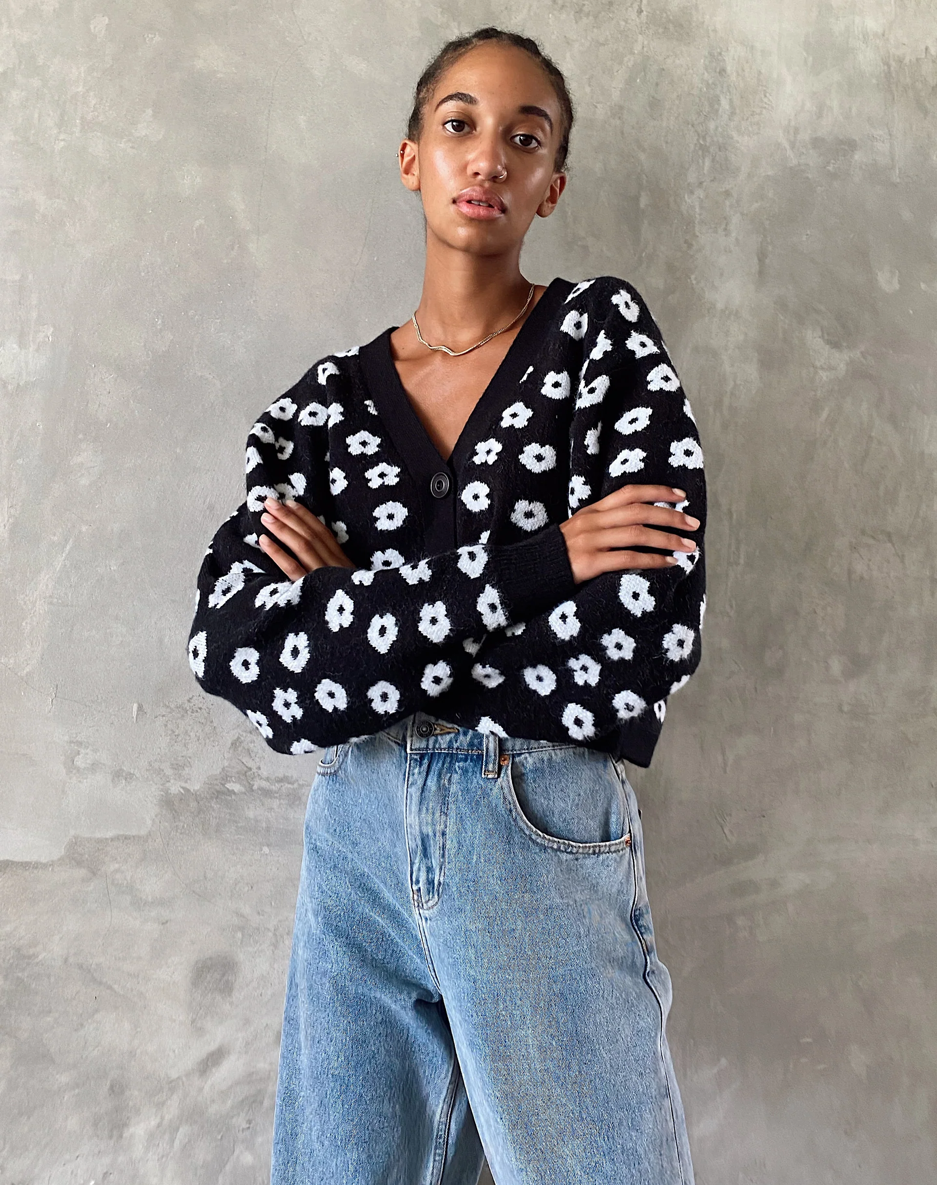 Olina Cropped Cardi in Knit Black Daisy White - Awmao