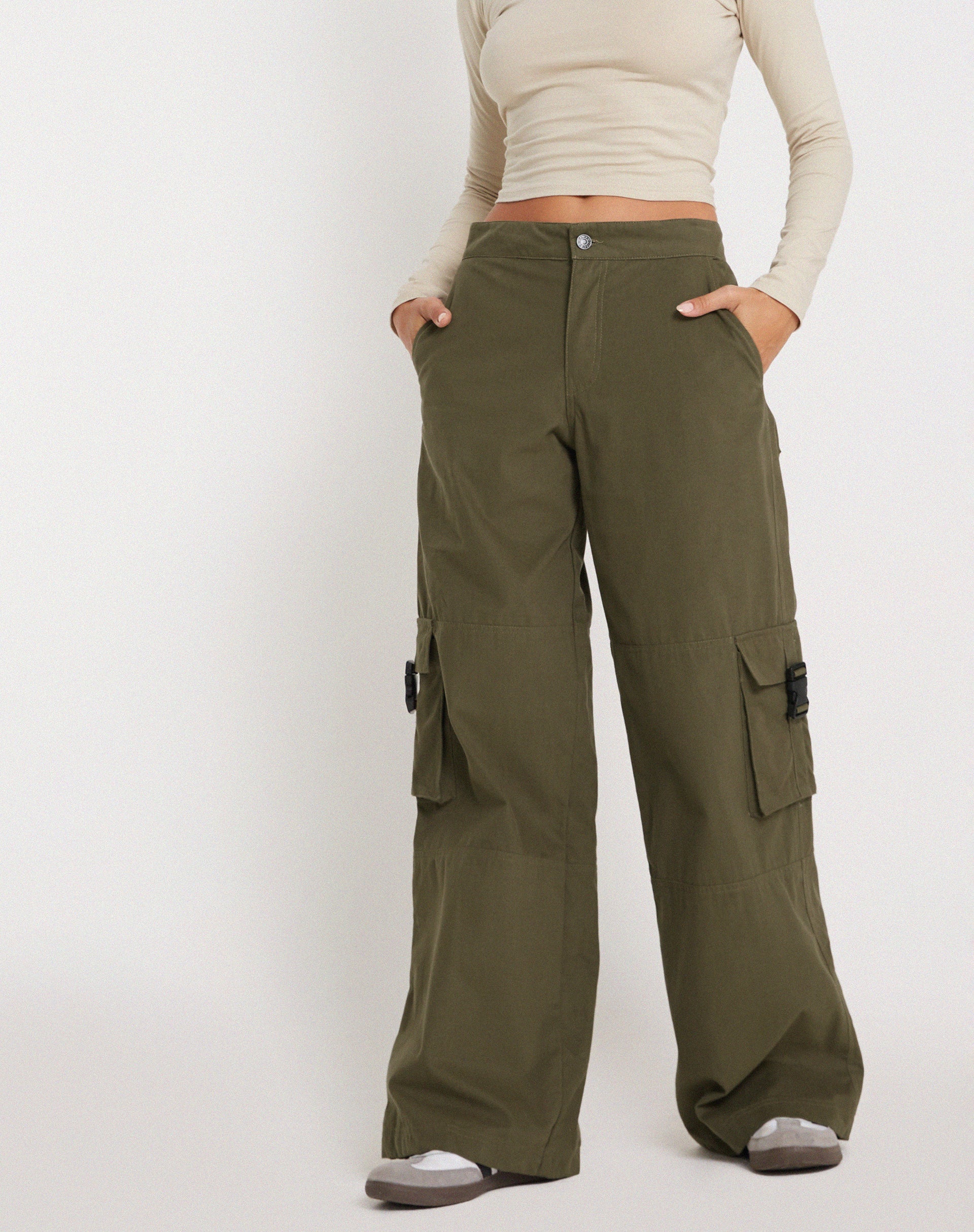 Freddy Low Rise Cargo Trouser in Military Khaki - Awmao