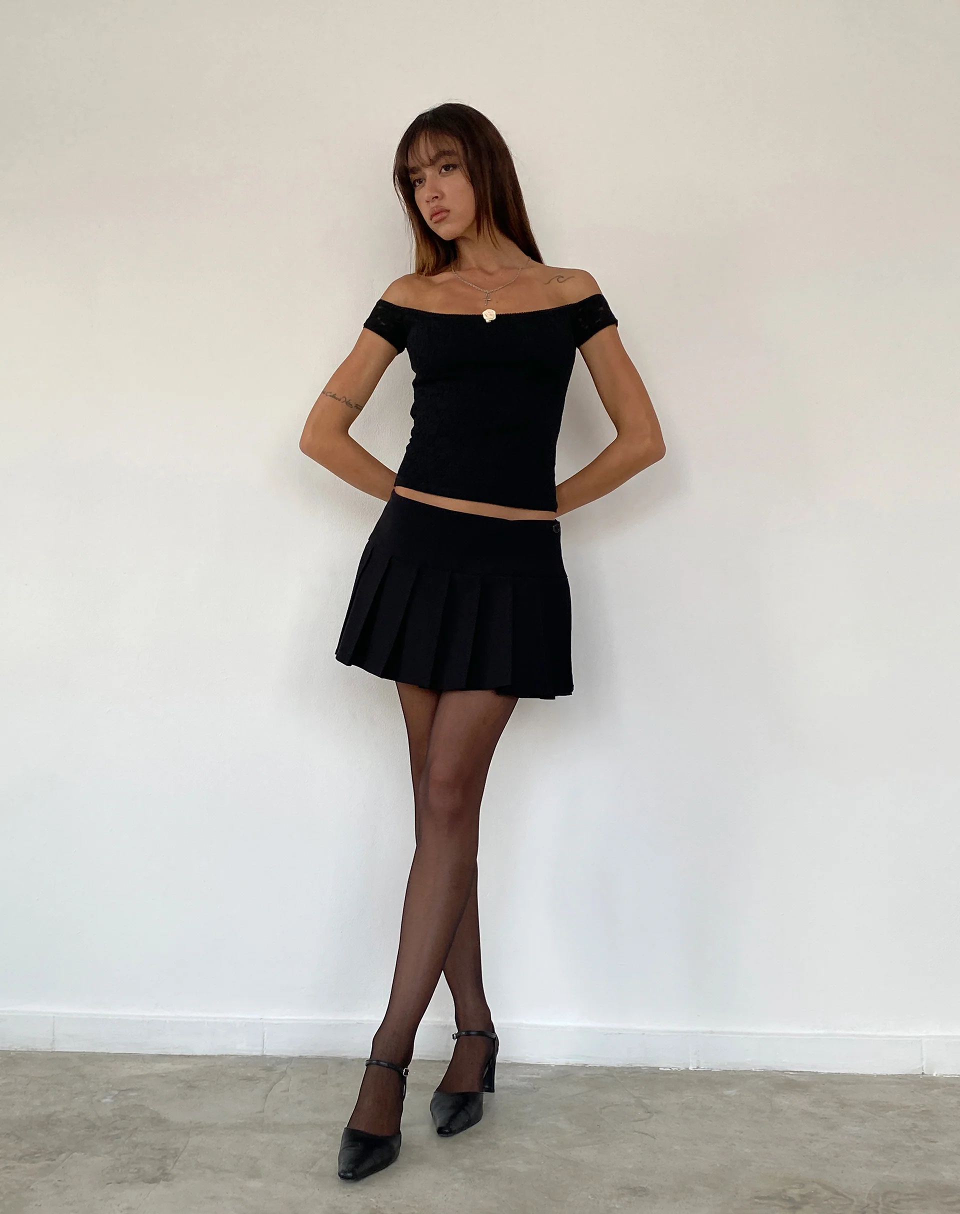 Lonnie Bardot Top in Rose Lace Black - Awmao