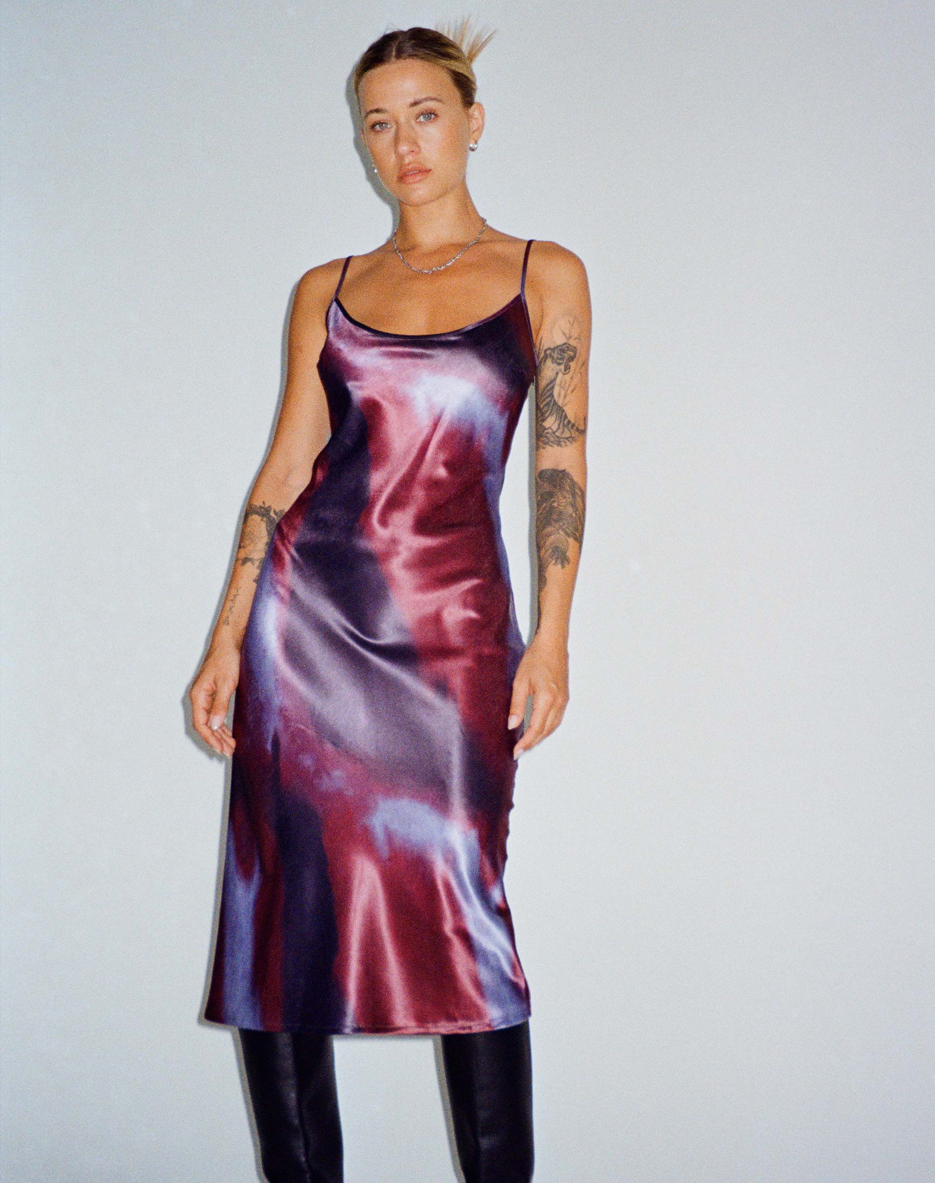 Juvina Midi Dress in Satin Watercolour Plum - Awmao