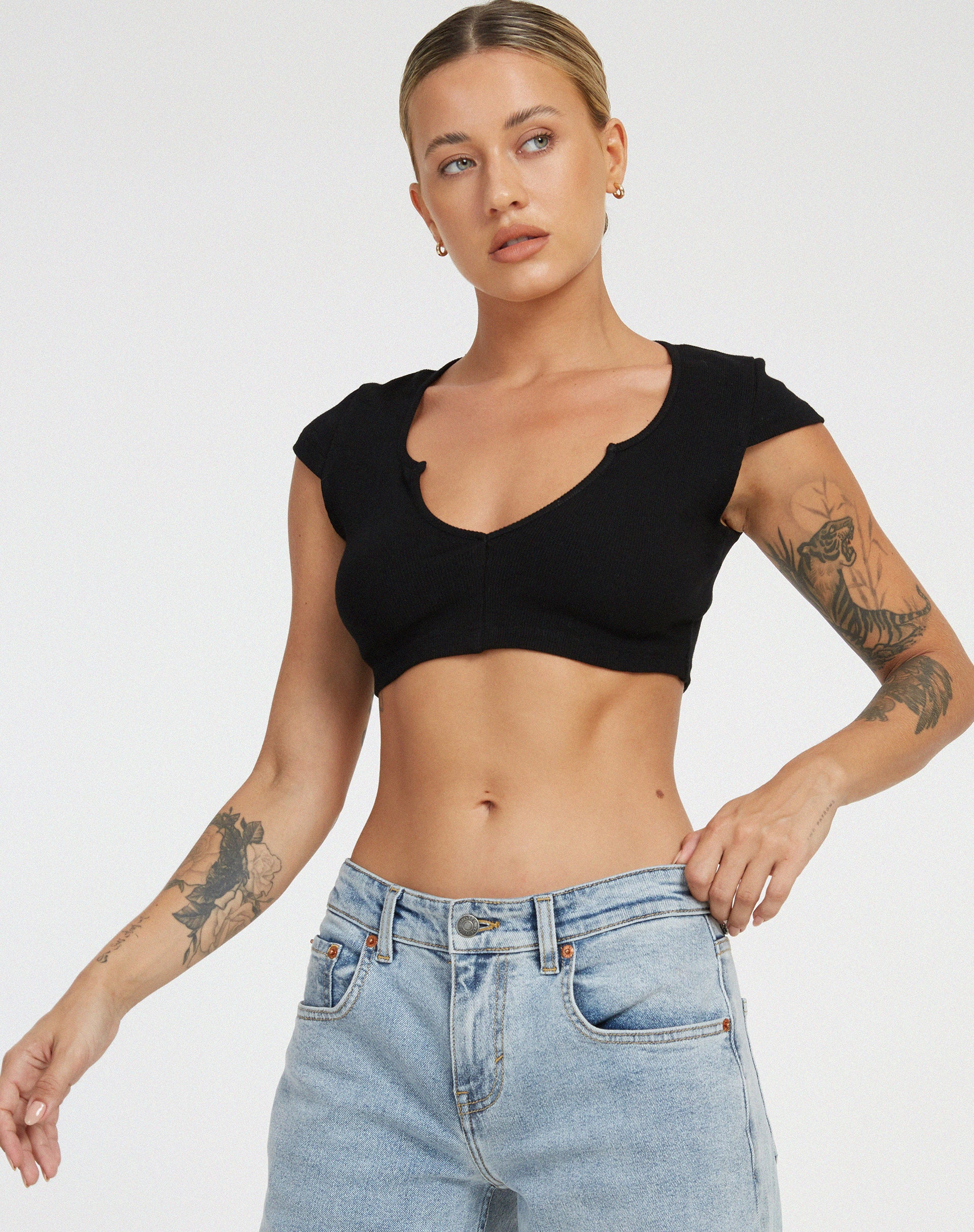 Guanna Crop Top in Black - Awmao