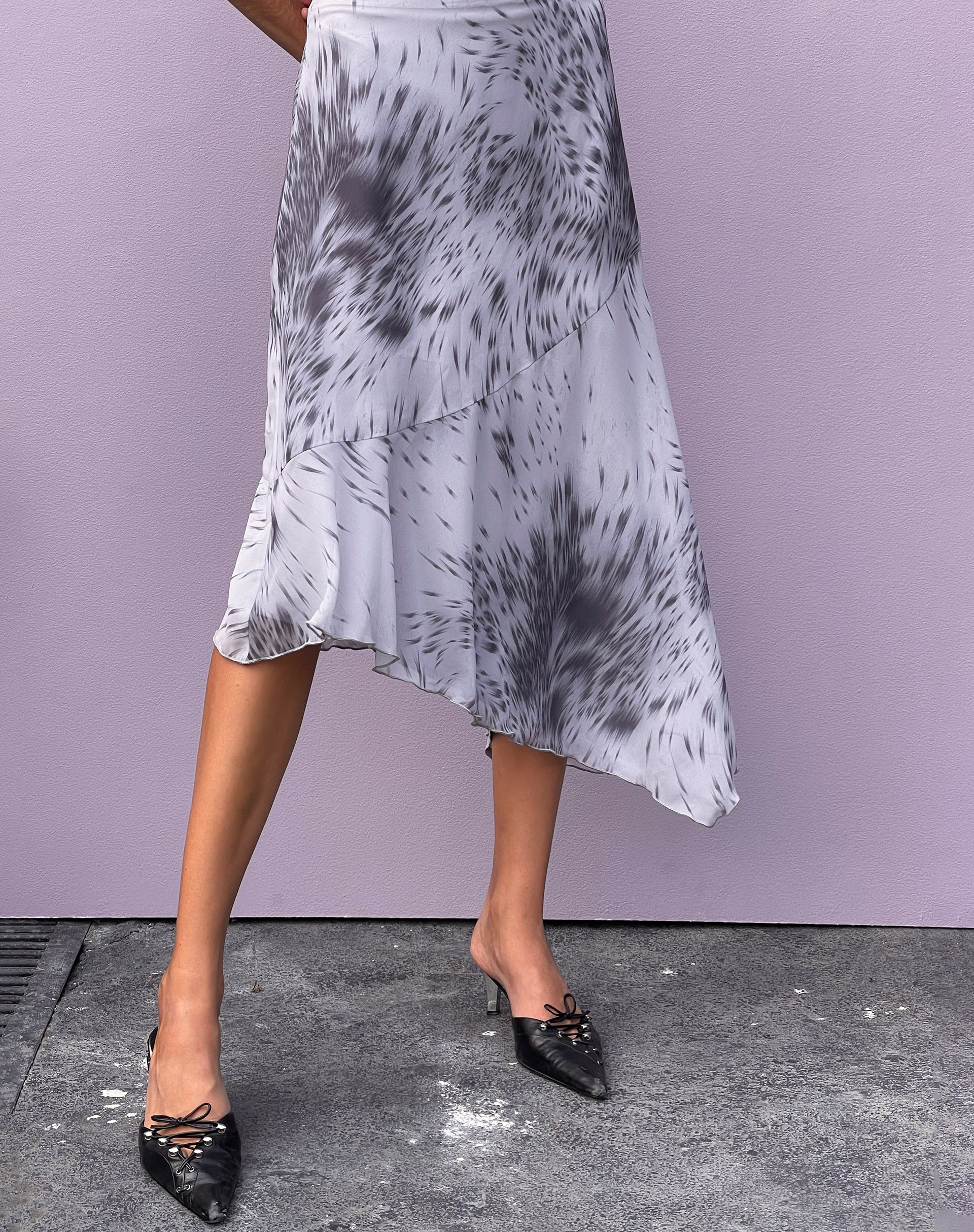 Cinta Low Rise Midi Skirt in Distorted Animal Print - Awmao