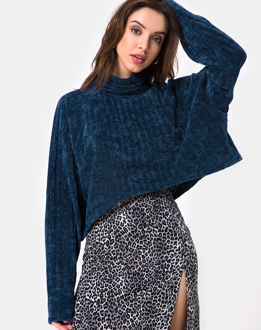Evie Cropped Sweatshirt in Chenille Blue - Awmao