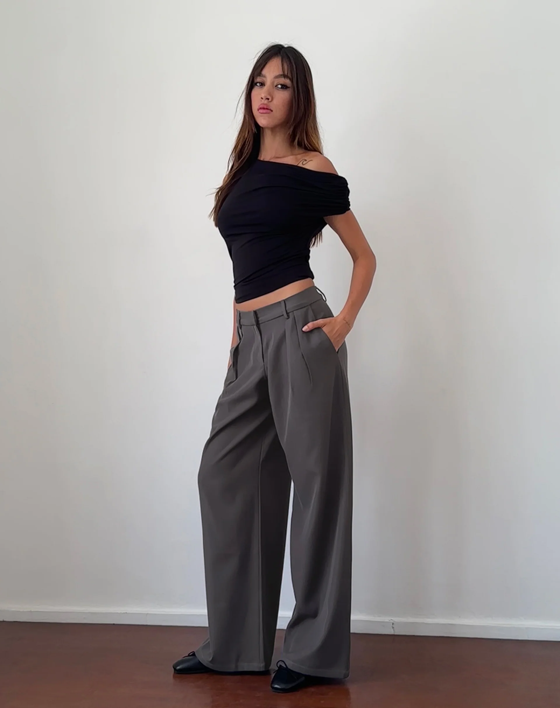 Nailaka Low Rise Wide Leg Tailored Trouser in Dark Charcoal - Awmao