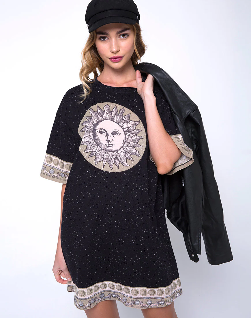 Sunny Kiss Oversize Tee in Eclipse Placement - Awmao
