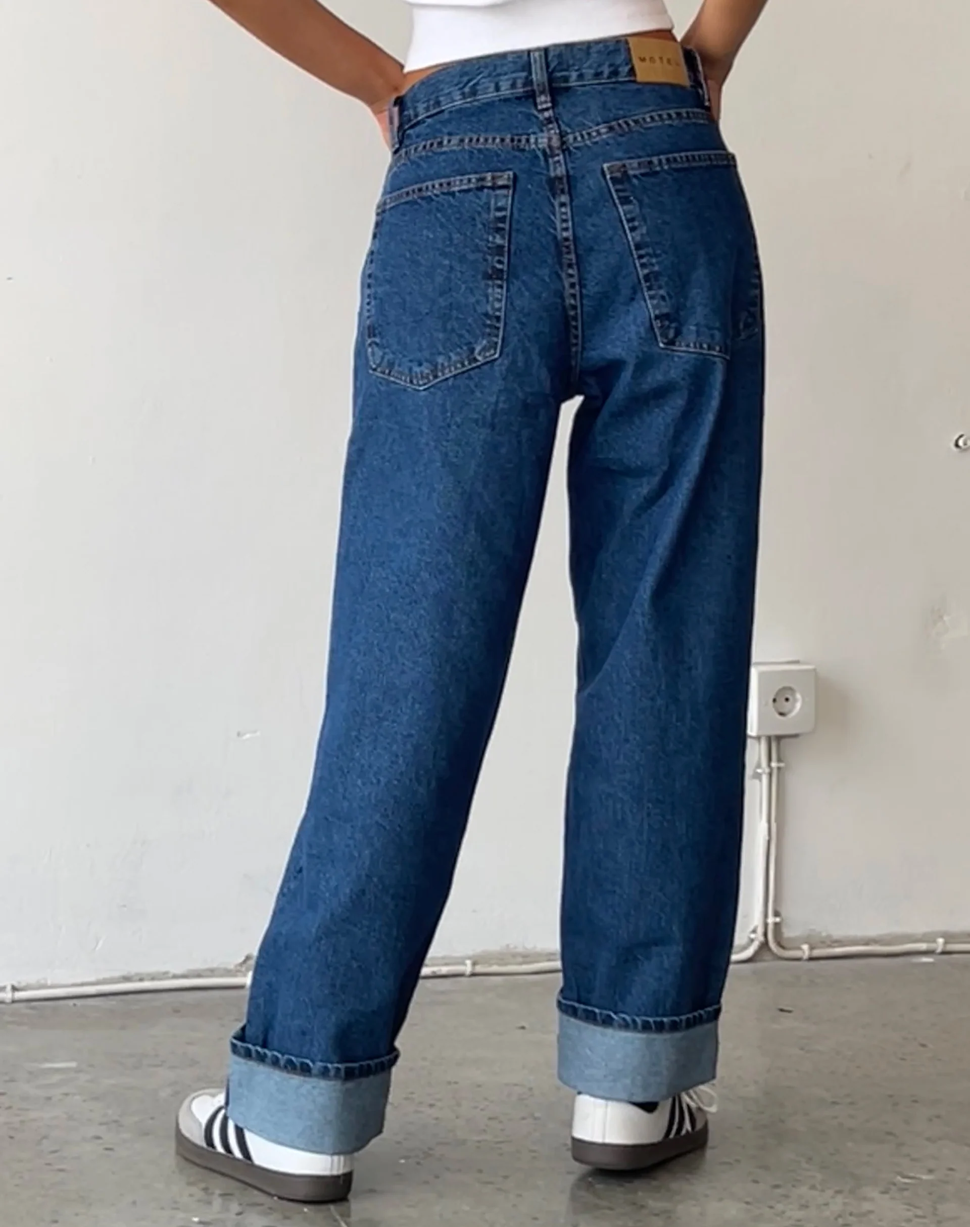 Oversized Dad Low Rise Jeans in Mid Blue Used - Awmao