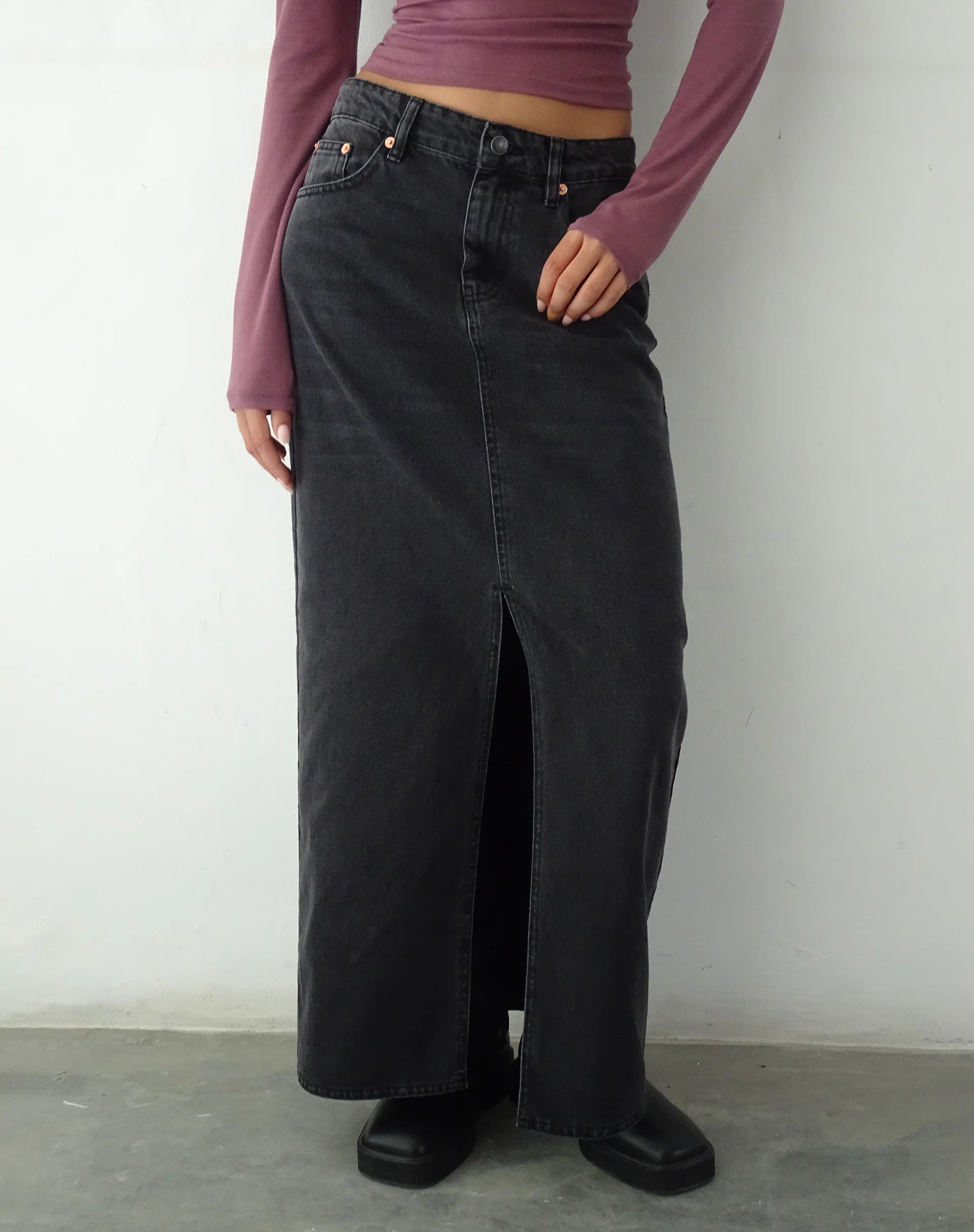 Low Rise Denim Maxi Skirt in Vintage Black - Awmao
