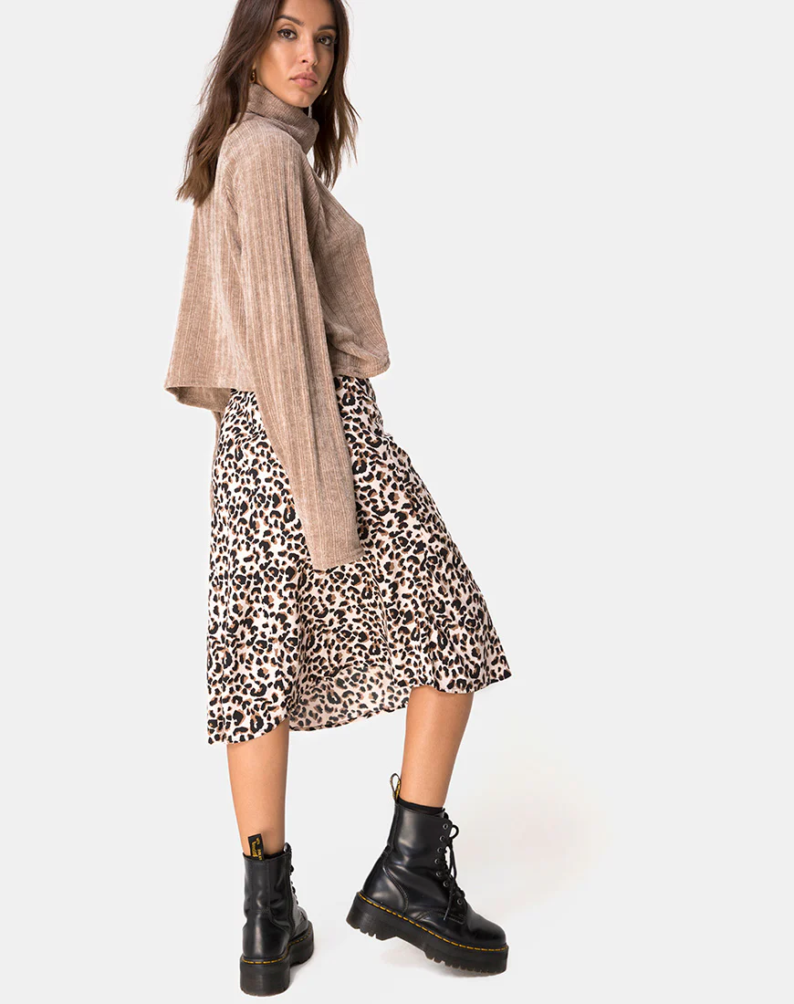 Evie Cropped Sweatshirt in Chenille Tan - Awmao
