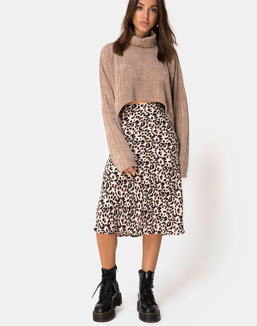 Evie Cropped Sweatshirt in Chenille Tan - Awmao