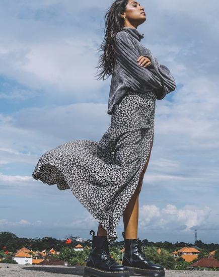 Shayk Maxi Skirt in Ditsy Rose Black - Awmao