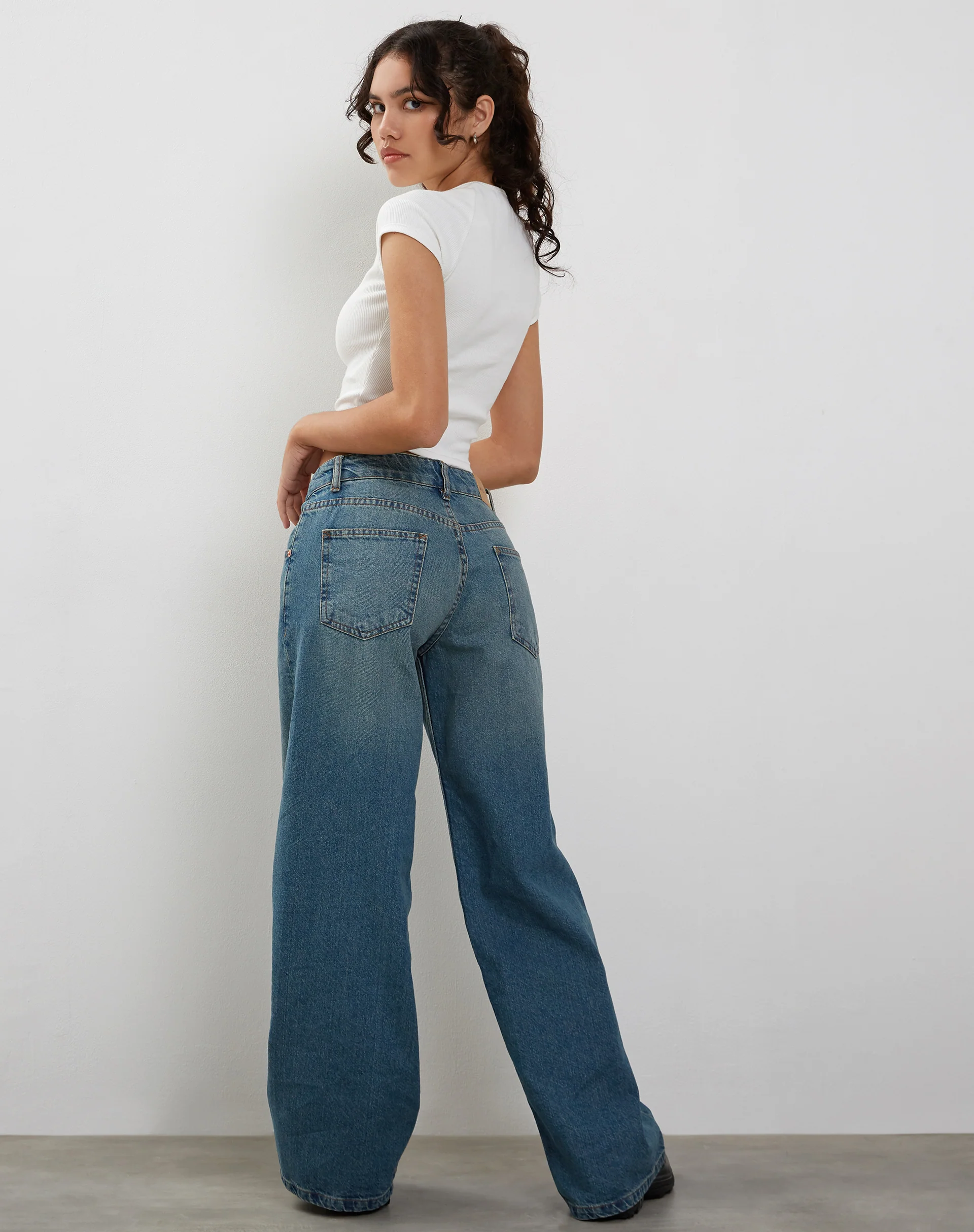 Tasley Ribbed Folded Sleeve Tee in White - Awmao