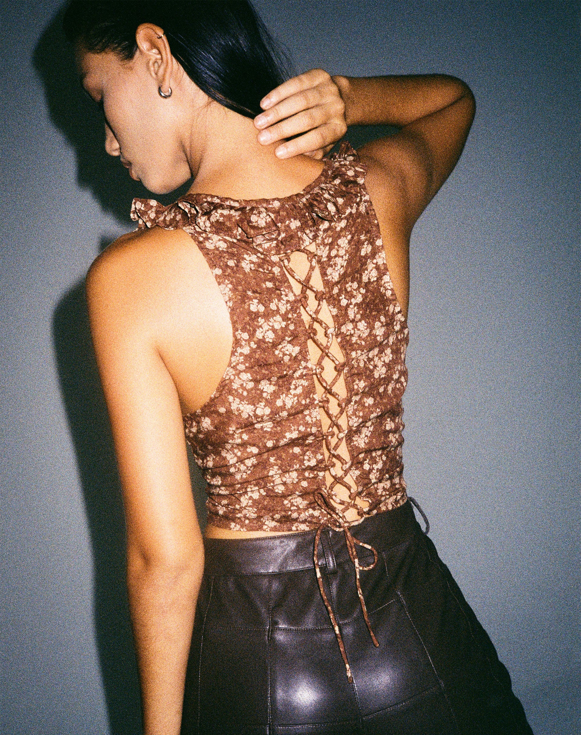 Julka Cami Top in Earthy Floral Brown - Awmao