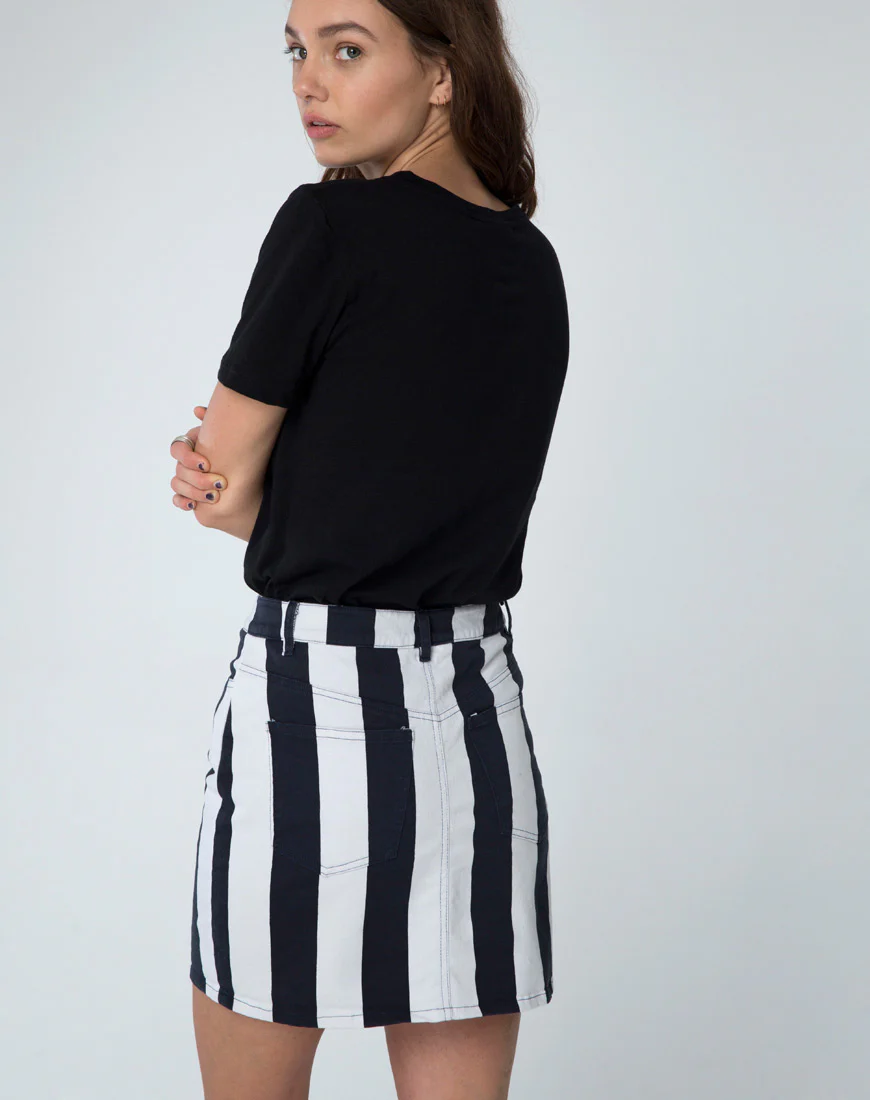Girl Fit Tee in Mourir D'Amour Black - Awmao