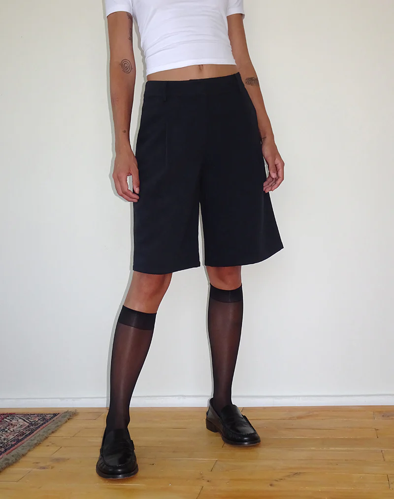 Sintya Tailored Capri Shorts in Navy - Awmao