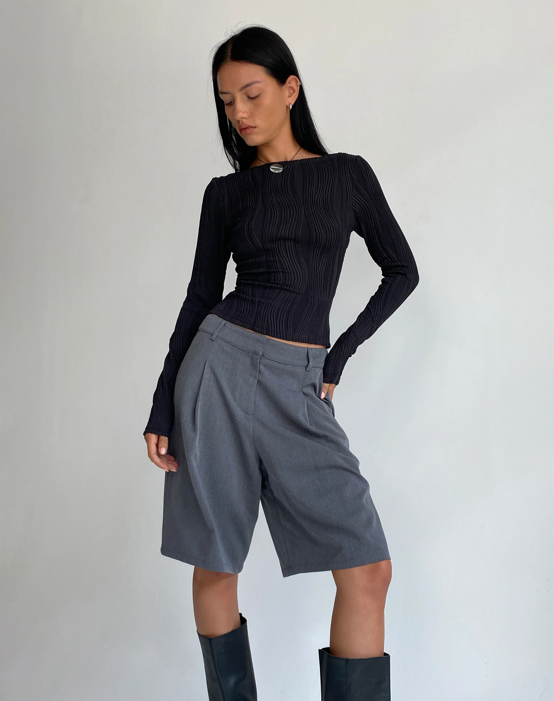Amabon Long Sleeve Crop Top in Crinkle Black - Awmao