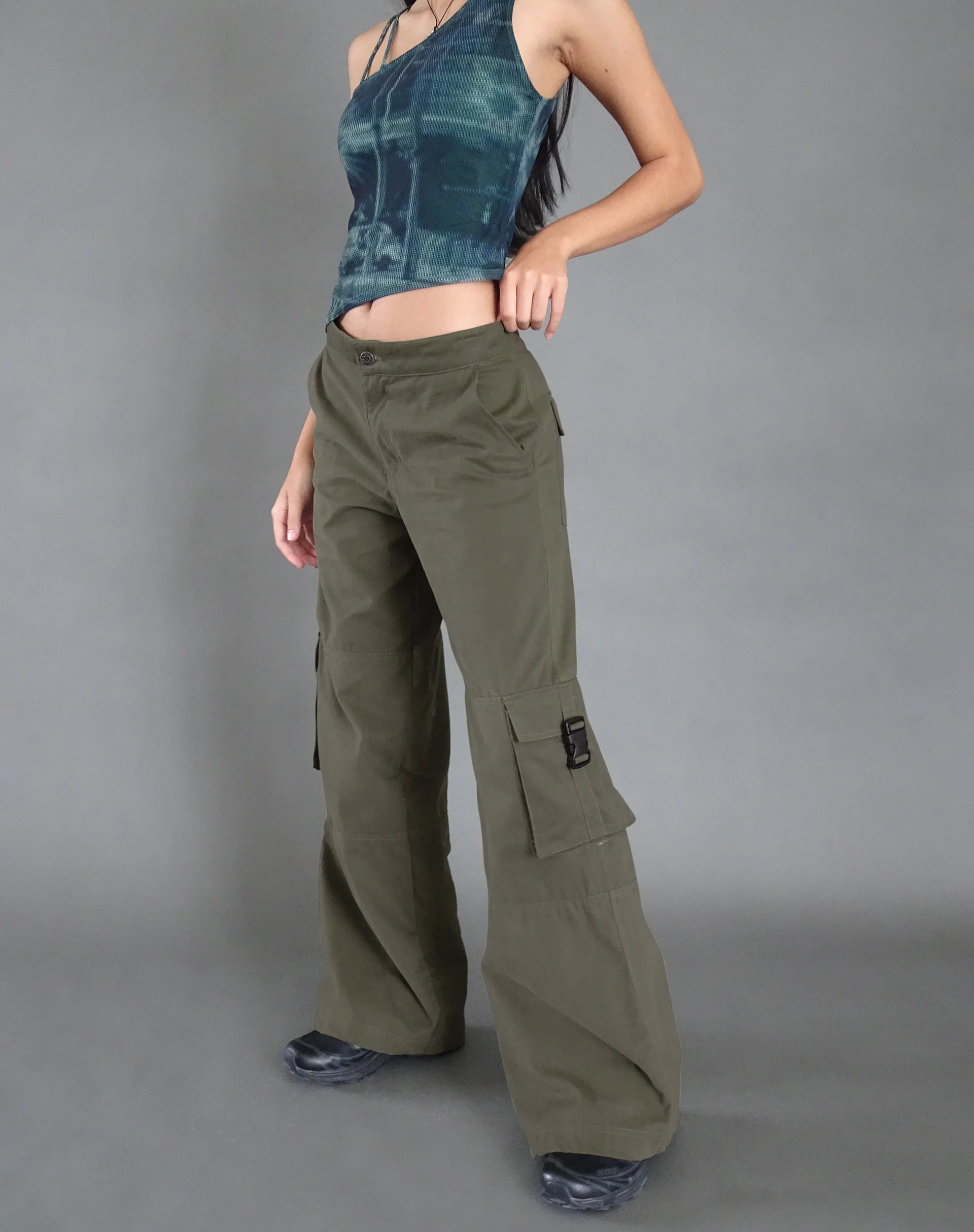Freddy Low Rise Cargo Trouser in Military Khaki - Awmao