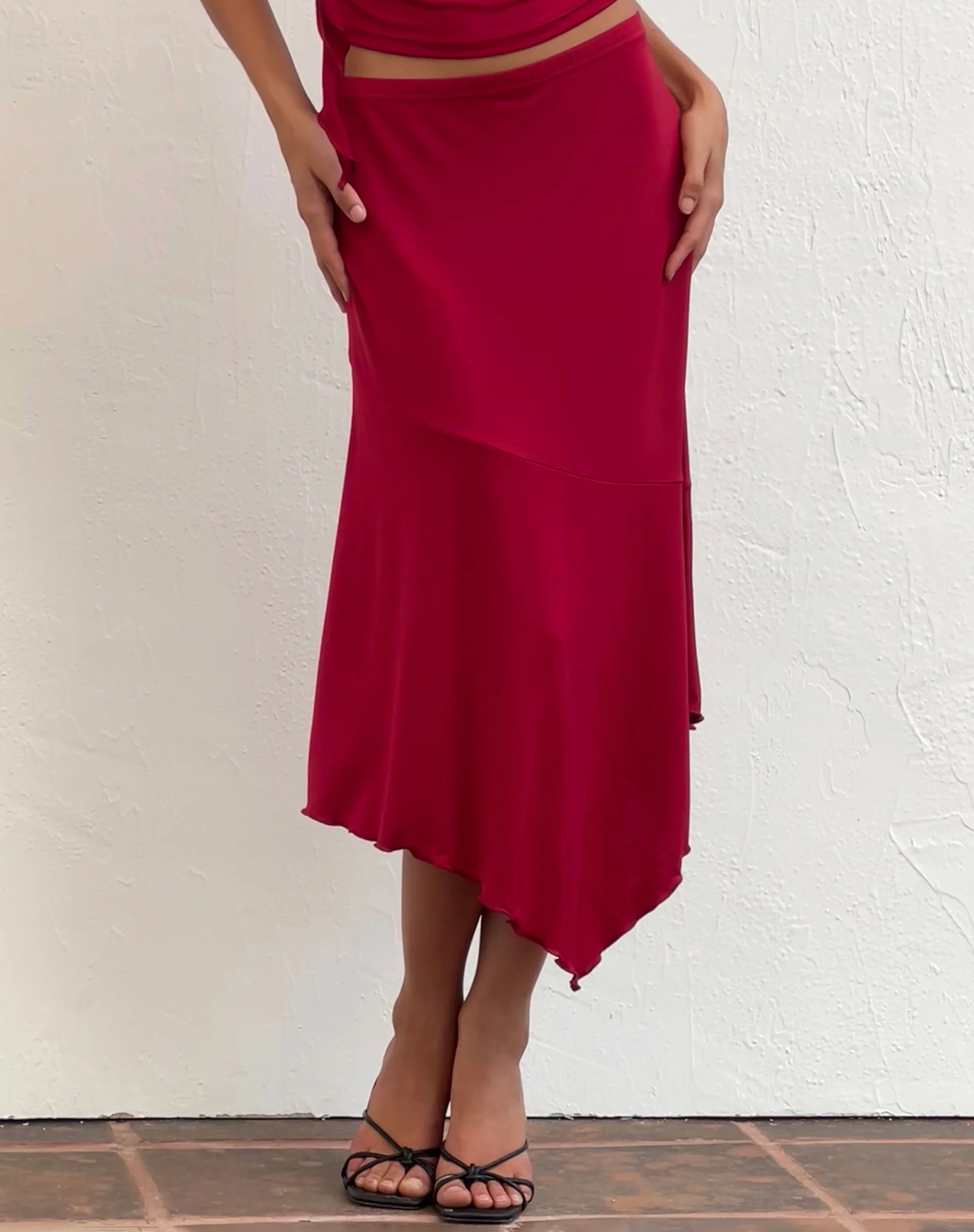 Cinta Low Rise Midi Skirt in Red - Awmao