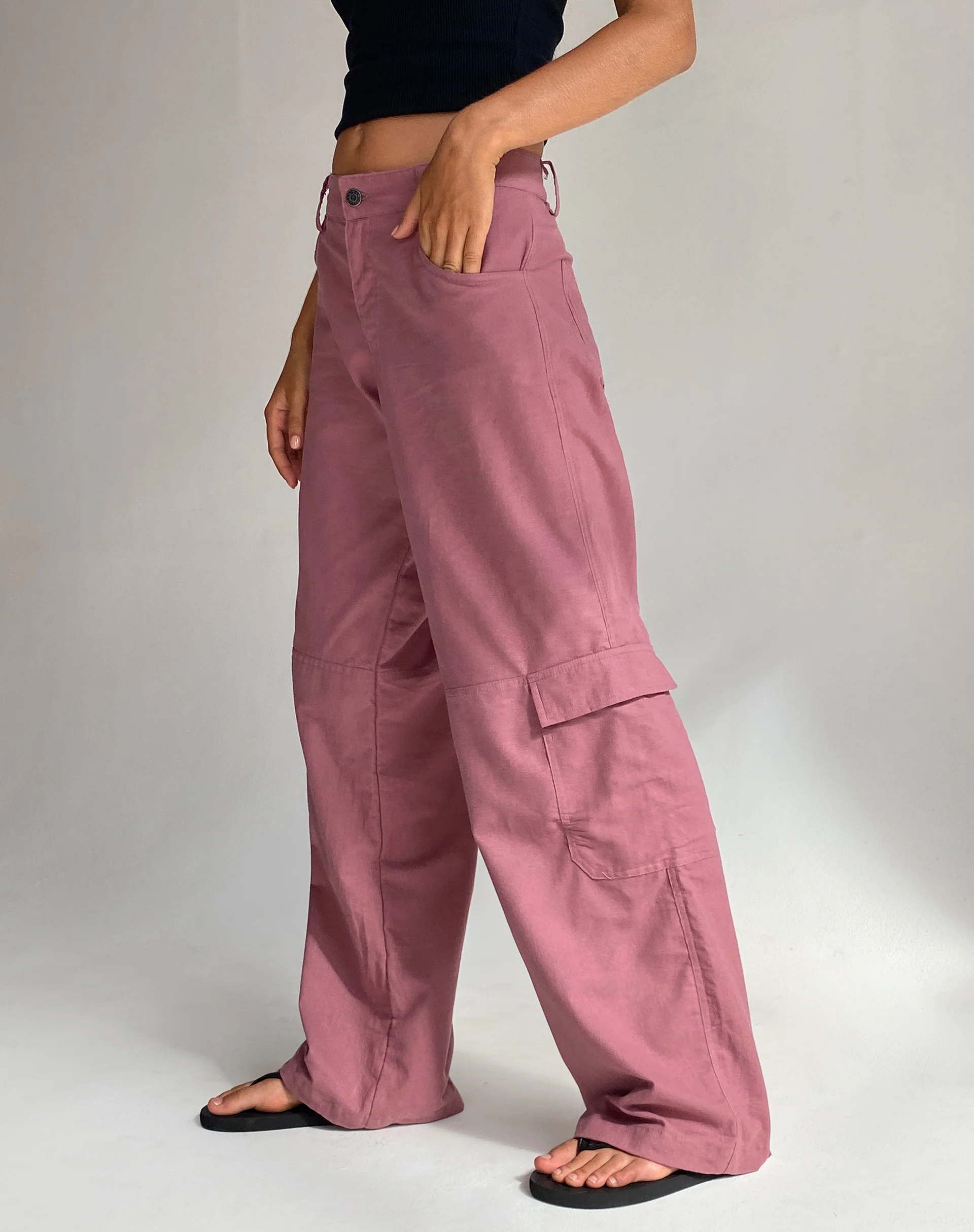 Gemma Low Rise Cargo Trouser in Mauve Linen - Awmao