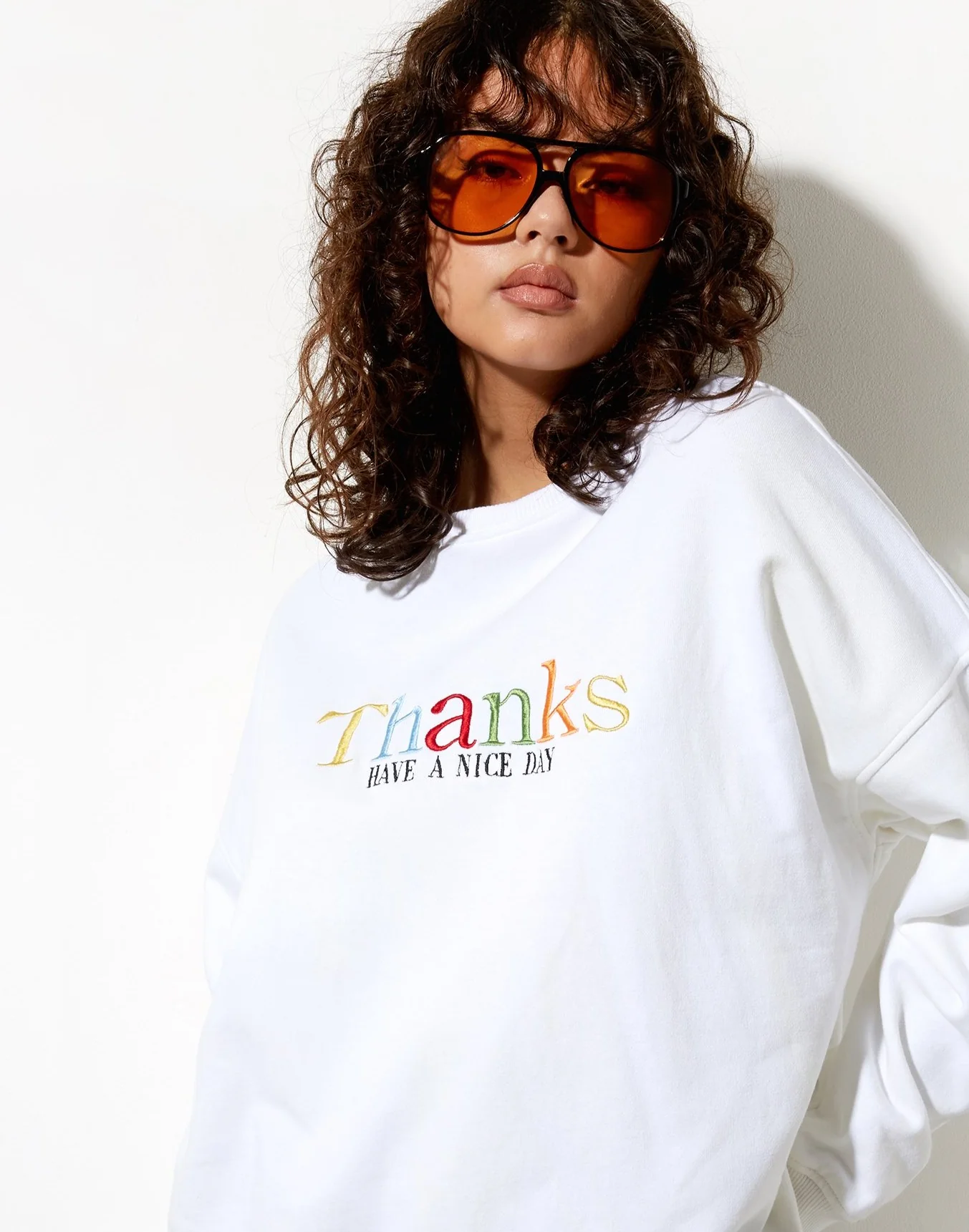 Ted Sweatshirt in White Thank You Have A Nice Day Embro - Awmao