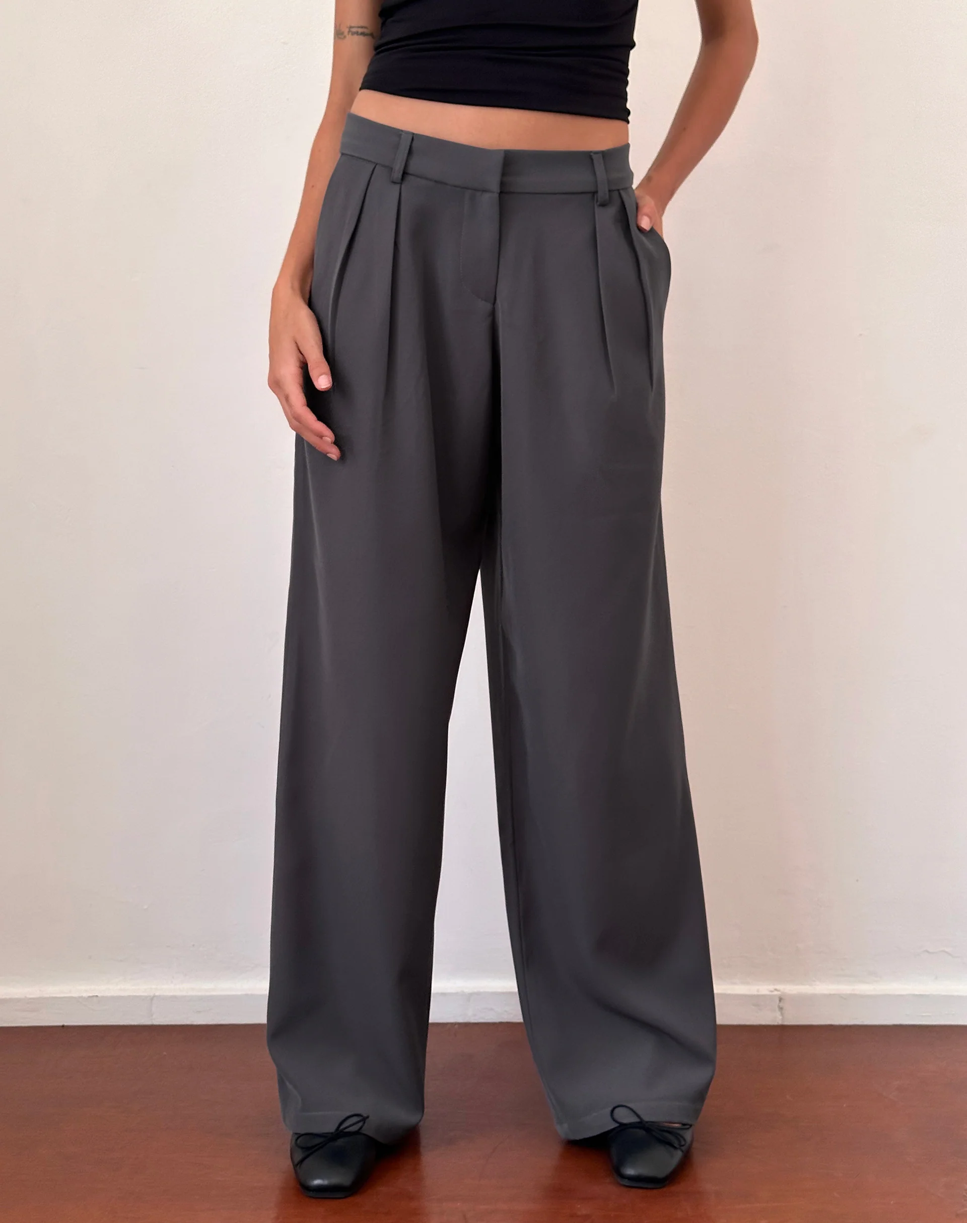 Nailaka Low Rise Wide Leg Tailored Trouser in Dark Charcoal - Awmao