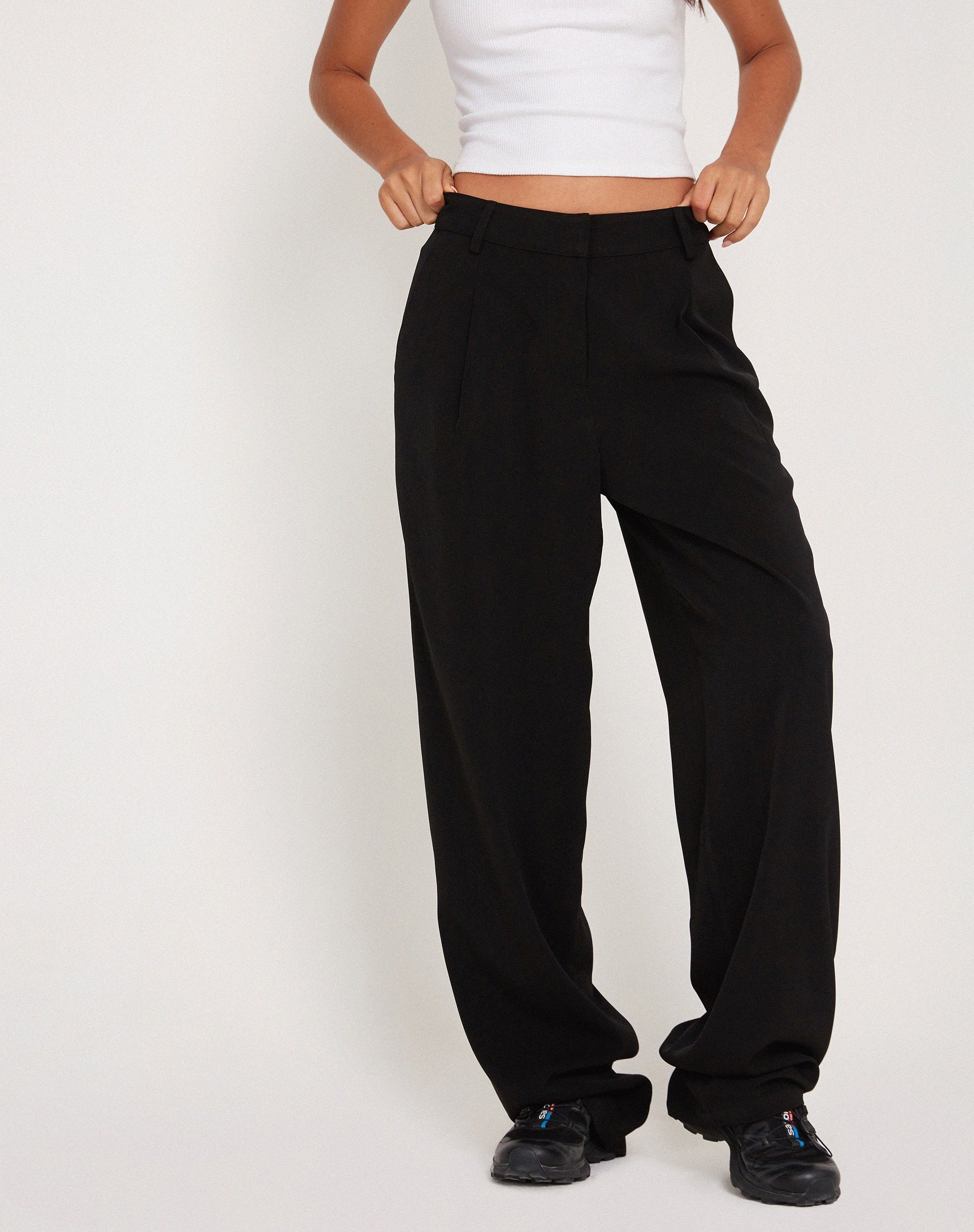Sakaria Wide Leg Trouser in Tailoring Black - Awmao