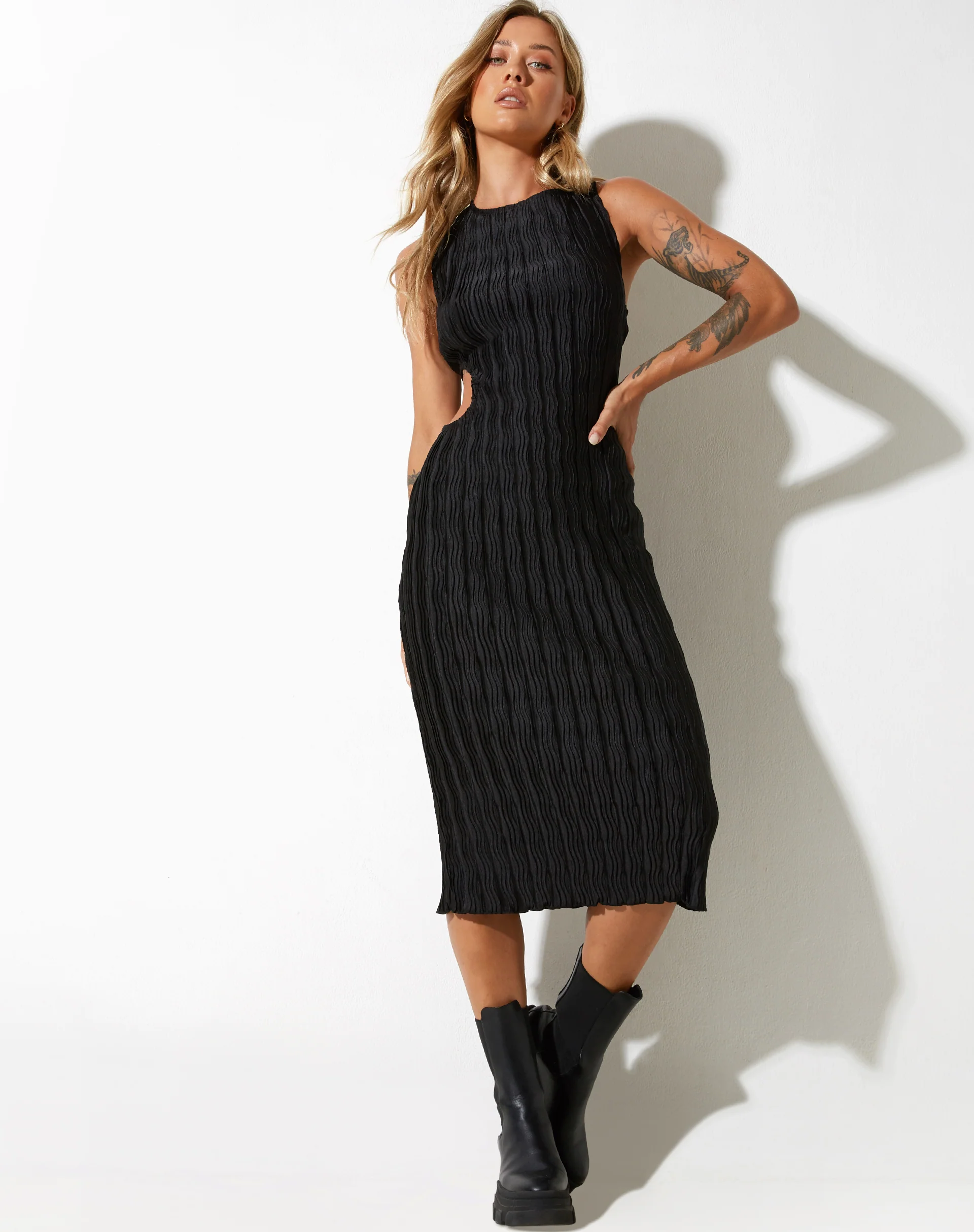 Estonia Midi Dress in Crinkle Black - Awmao