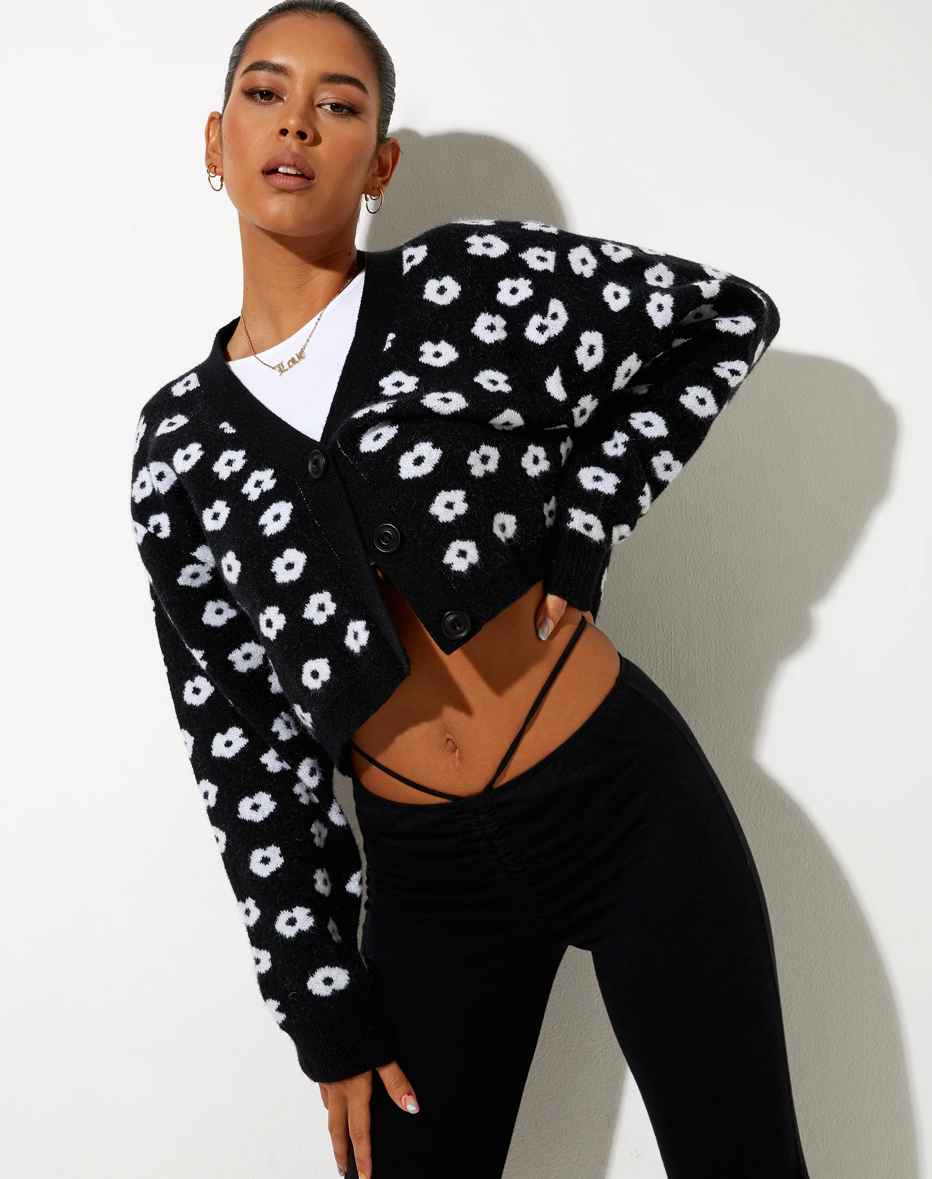 Olina Cropped Cardi in Knit Black Daisy White - Awmao