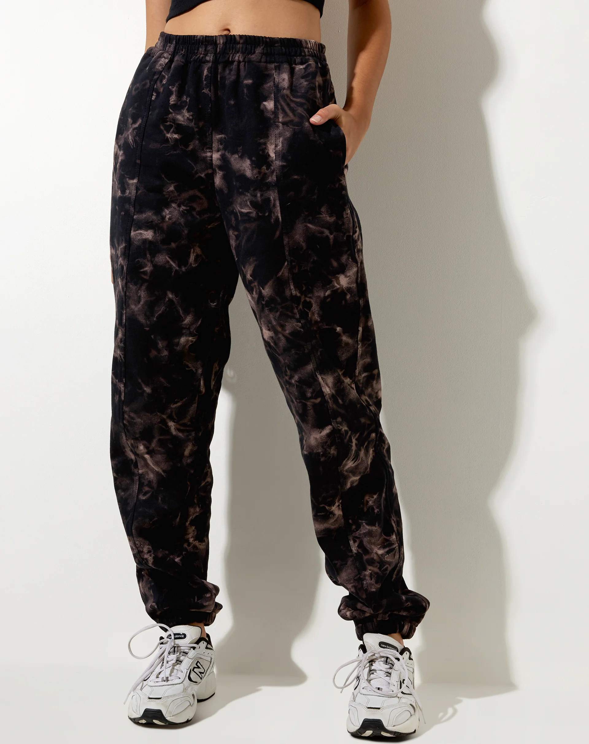 Bamal Jogger in Oil Smoke - Awmao