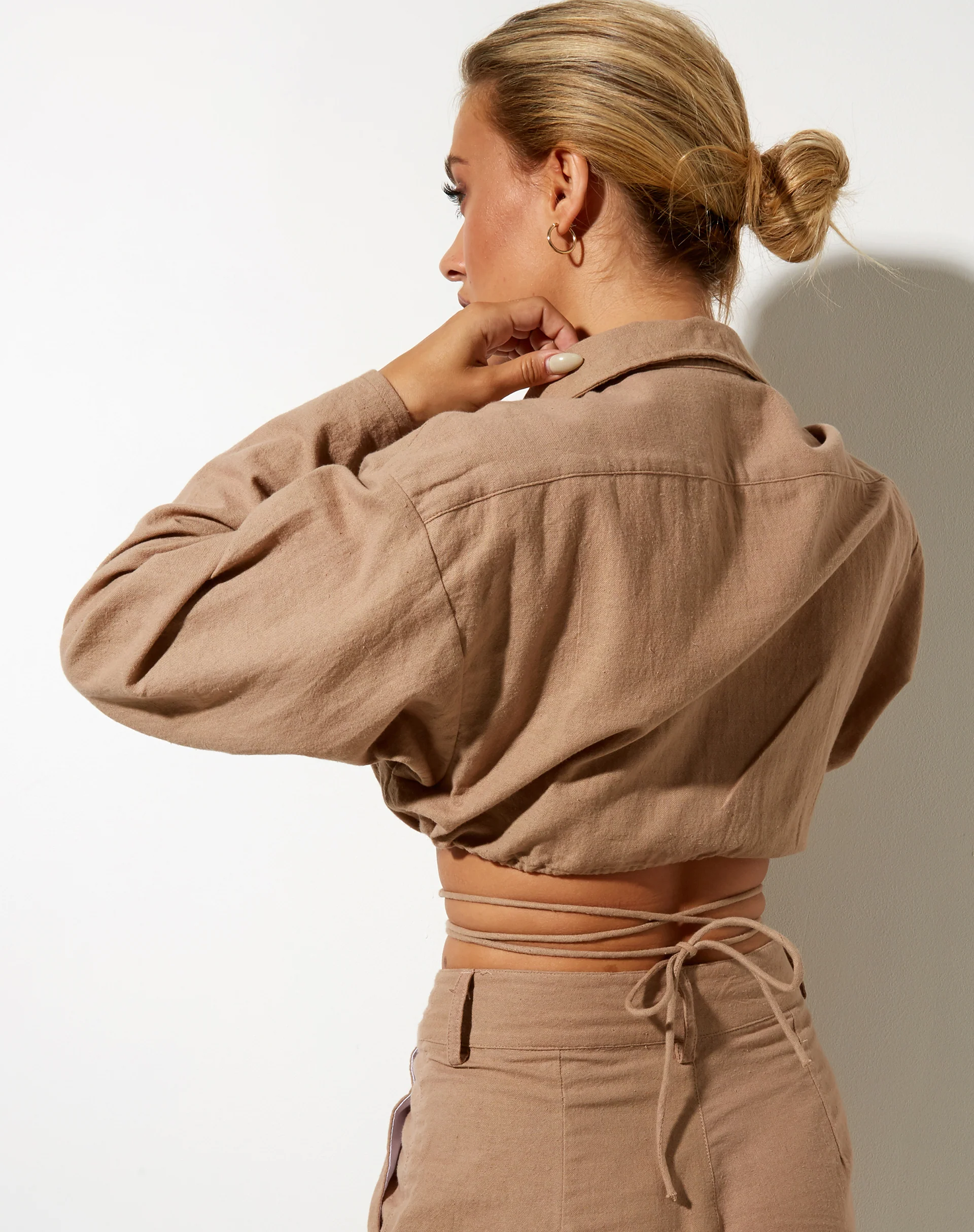 Elisa Cropped Shirt in Rami Biscuit - Awmao