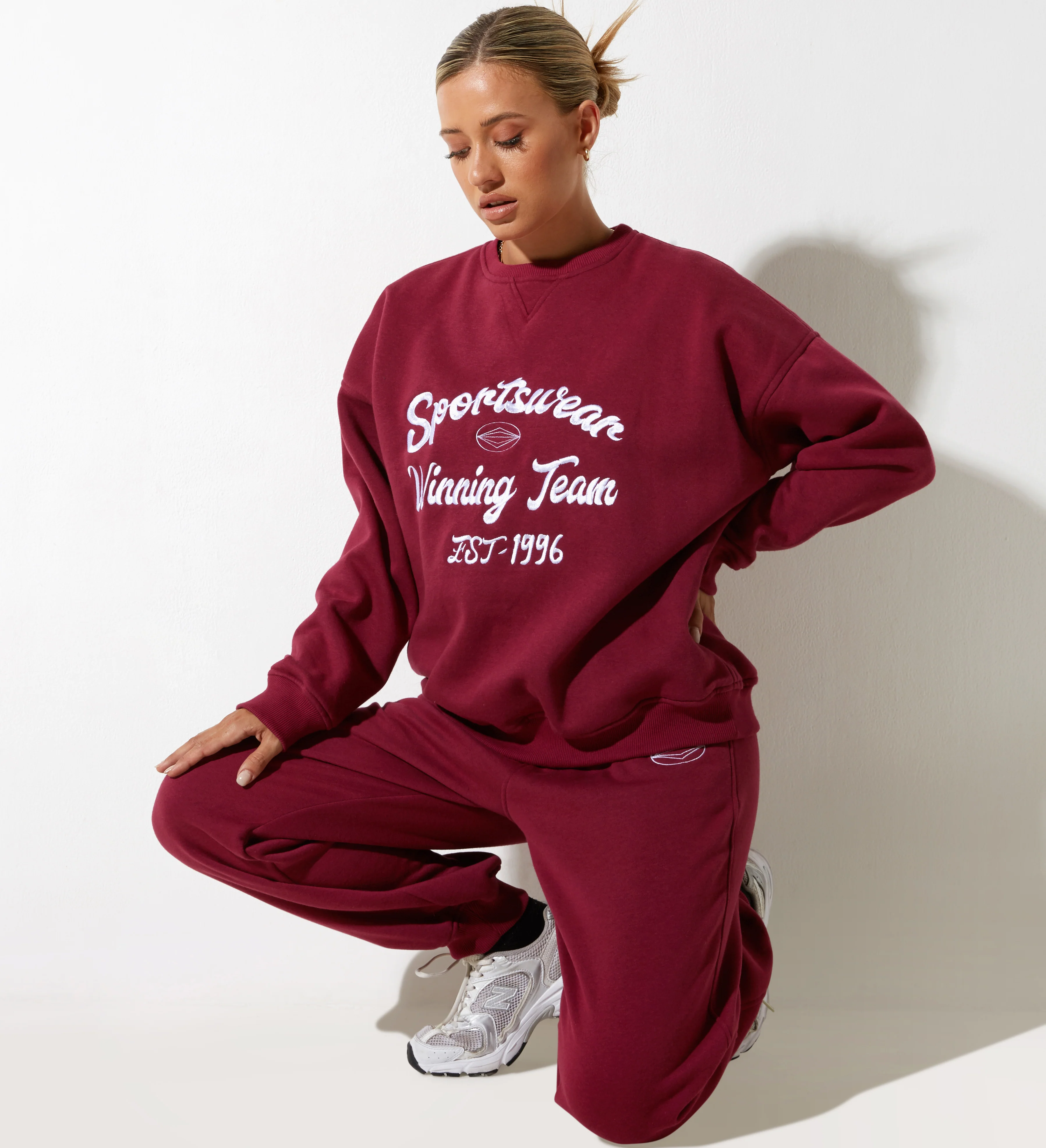 Glan Sweatshirt in Burgundy with 'Winning Team' Embro - Awmao