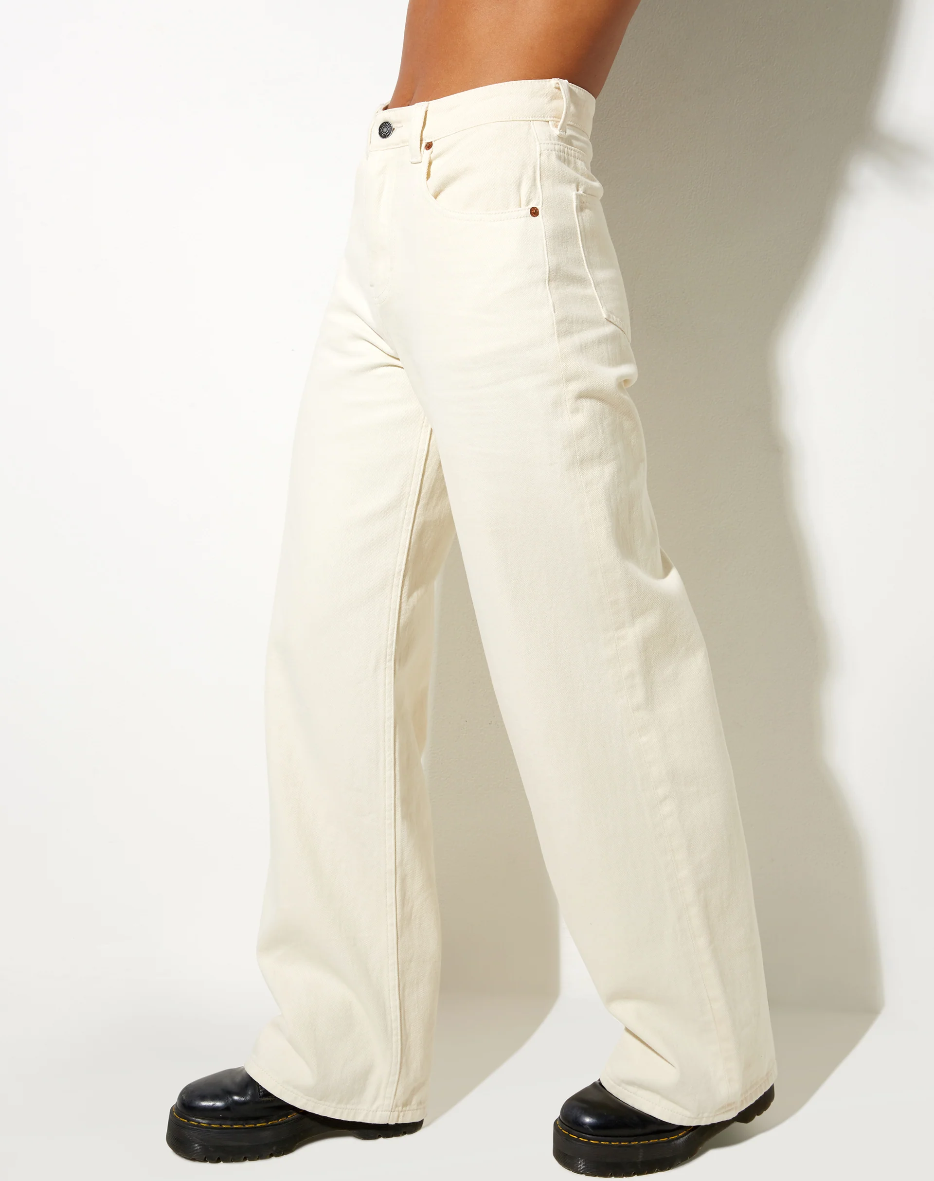 Roomy Extra Wide Jeans in Off White - Awmao