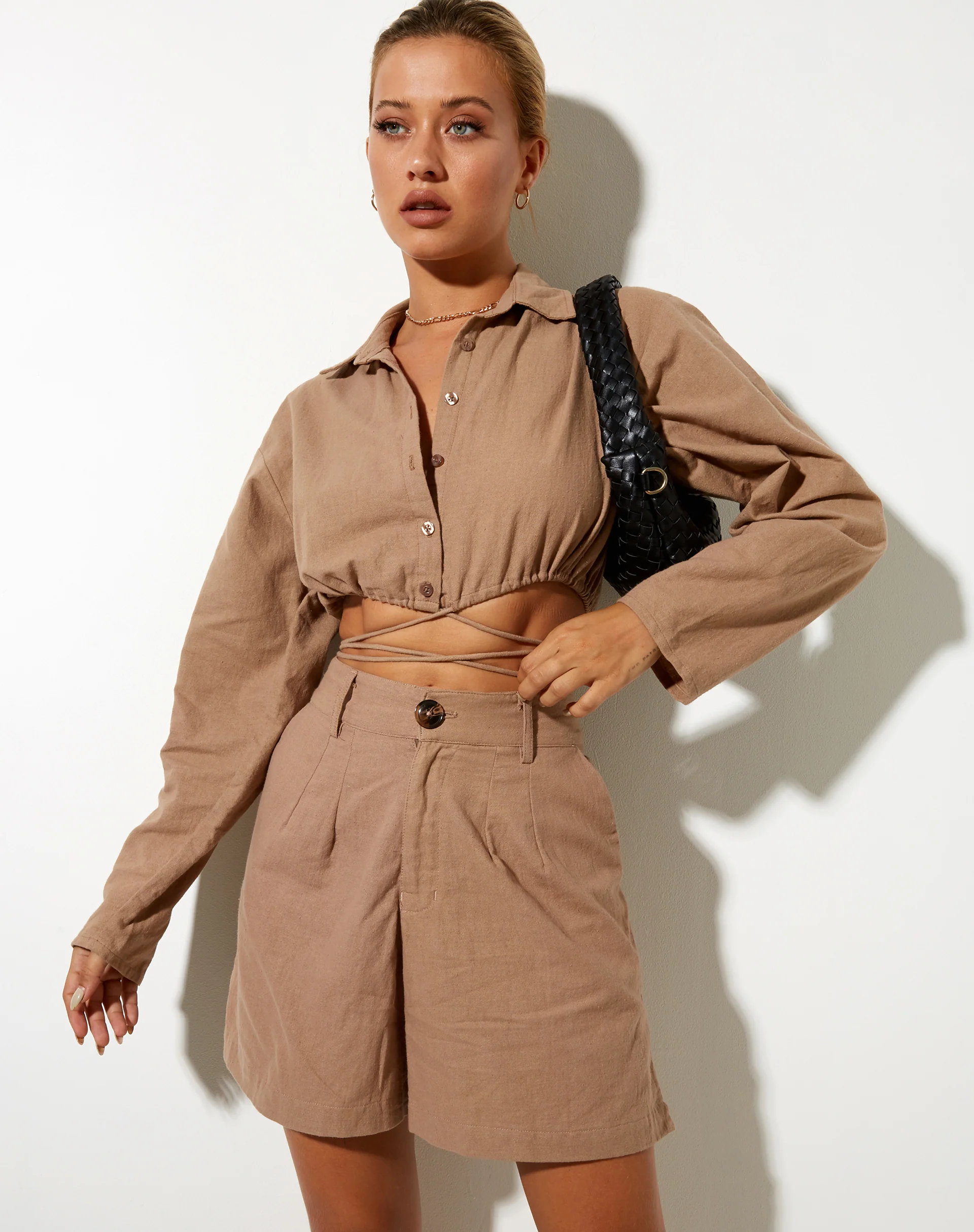 Elisa Cropped Shirt in Rami Biscuit - Awmao